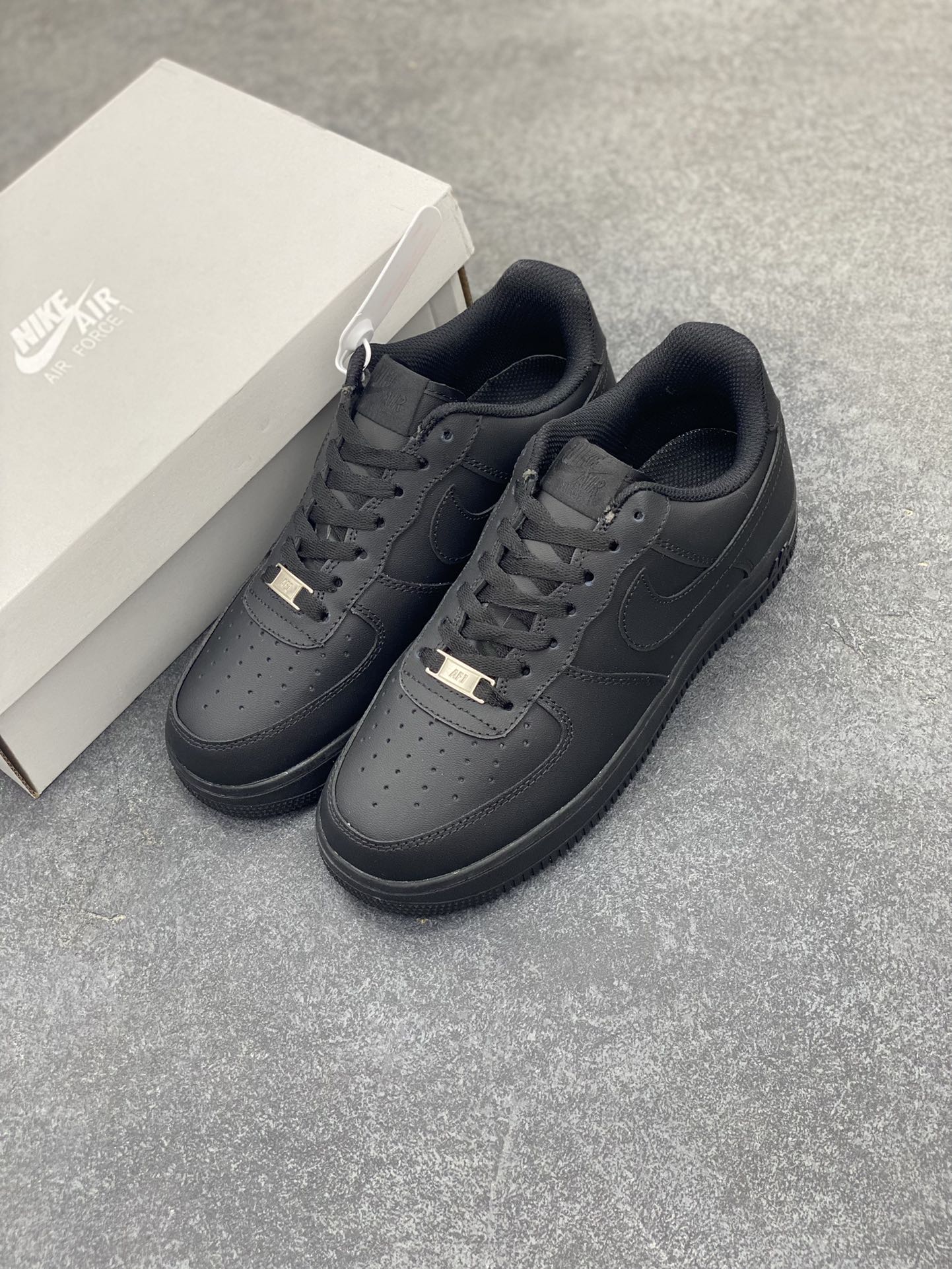 图片[8]-福利特价 Nk Air Force 1 空军全白 纯黑色 客供模具、打造最完美空军鞋型 卖了上万双好评无数，欢迎对比 货号：CW2288-111 尺码：35.5 36 36.5 37.5 38 38.5 39 40 40.5 41 42 42.5 43 44 44.5 45 46 47-选品中心