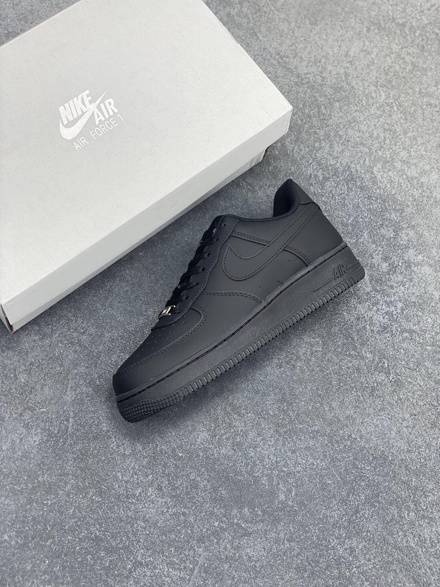 图片[7]-福利特价 Nk Air Force 1 空军全白 纯黑色 客供模具、打造最完美空军鞋型 卖了上万双好评无数，欢迎对比 货号：CW2288-111 尺码：35.5 36 36.5 37.5 38 38.5 39 40 40.5 41 42 42.5 43 44 44.5 45 46 47-选品中心