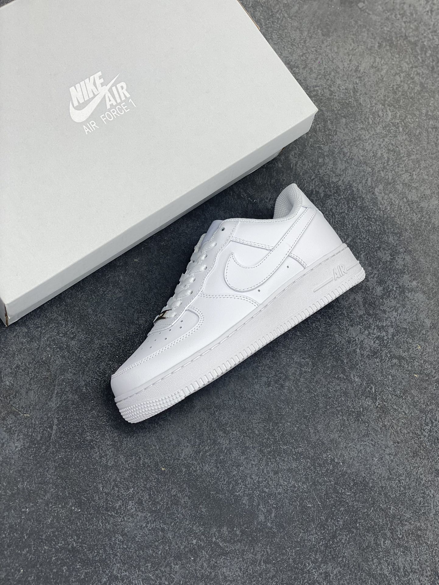 图片[7]-福利特价 Nk Air Force 1 空军全白 纯白色 客供模具、打造最完美空军鞋型 卖了上万双好评无数，欢迎对比 货号：CW2288-111 尺码：35.5 36 36.5 37.5 38 38.5 39 40 40.5 41 42 42.5 43 44 44.5 45 46 47-选品中心