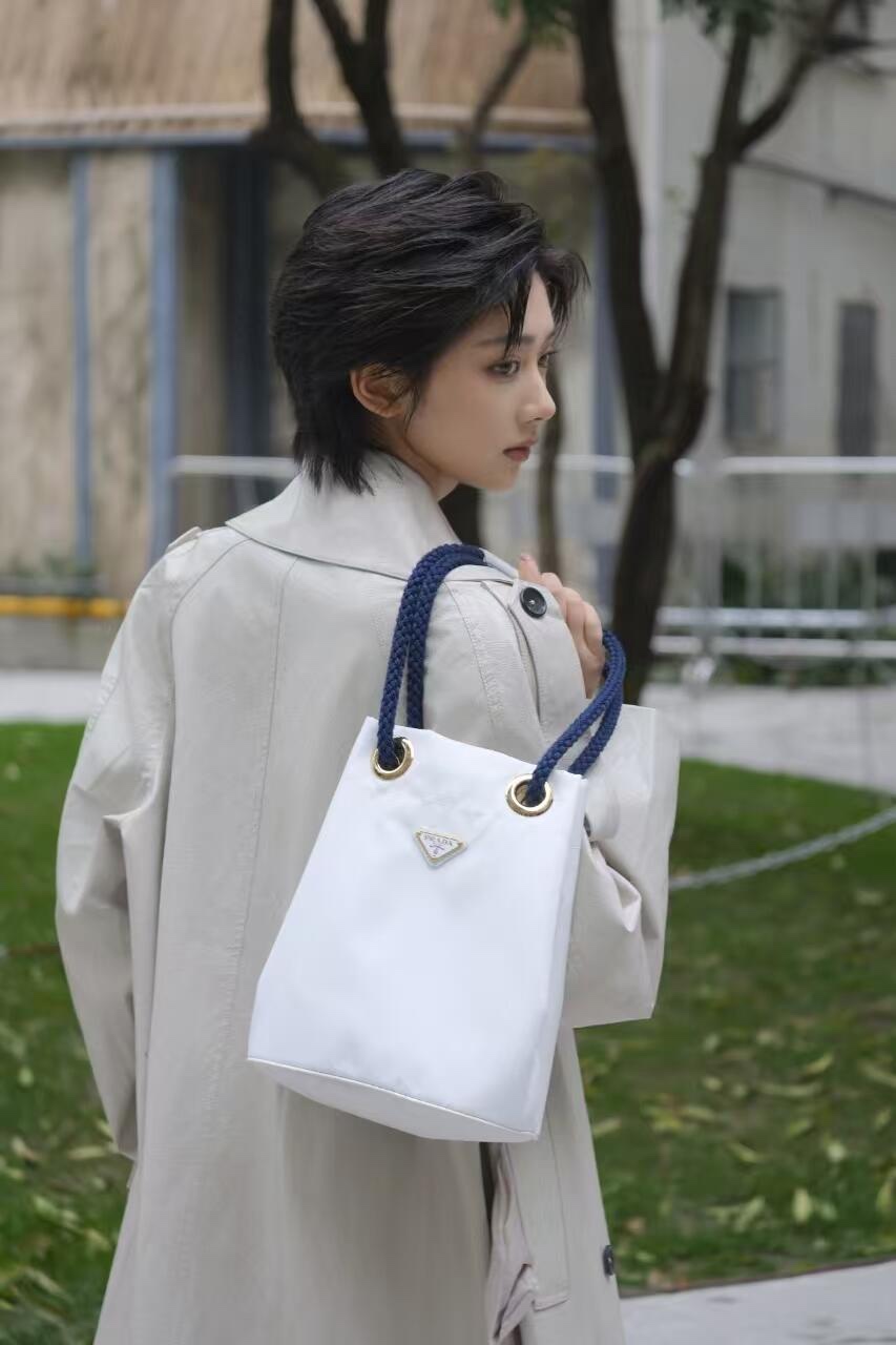 Prada Product _dbGqfr0GXKctclRjF0wJU9zGjdW9NM6WdZfOKAg