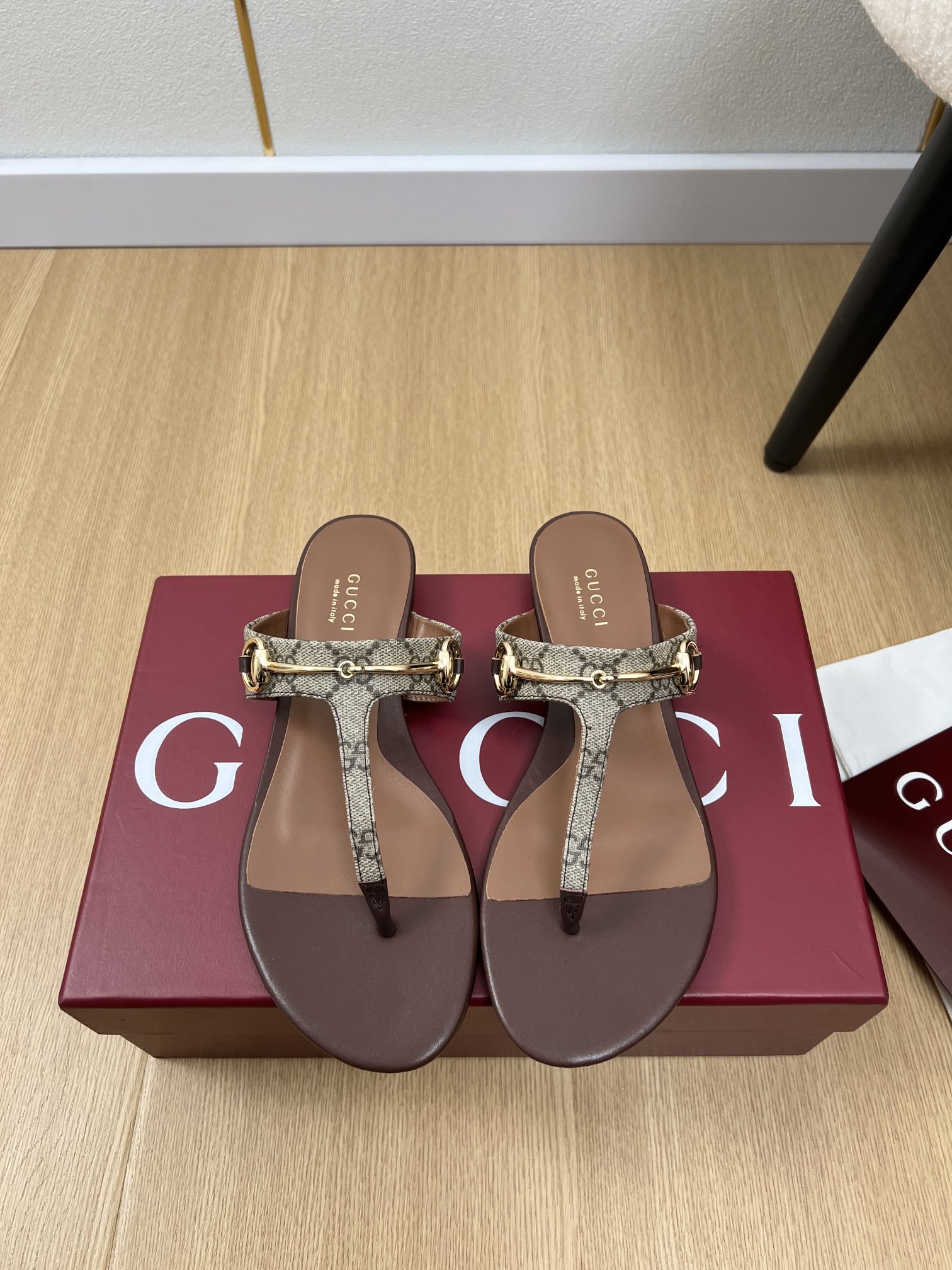 NO:240625,GUCCI | 2025 G Home 2025 Spring and Summer New Products, the latest hit horse-bit clip-on slipper series, imported cowhide/presbyterian, inner sheepskin, outsole, Italian leather outsole, heel height 1.5cm, size 36-42 (40.41.42 can be customized without return), split-toe shoes, gucci, gucci, slippers, cowhide, sheepskin, Leather soles19860909GUCCI古奇 | 2025 G家2025春夏新品 专柜最新走秀爆款马衔扣夹脚拖鞋系列 鞋面进口牛皮/老花 内里羊皮里 大底意大利真皮大底 跟高1.5cm 码数36-42（40.41.42可定制不退换）,分趾鞋,gucci,gucci,slippers,cowhide,sheepskin,Leather soles,Women's Shoes
