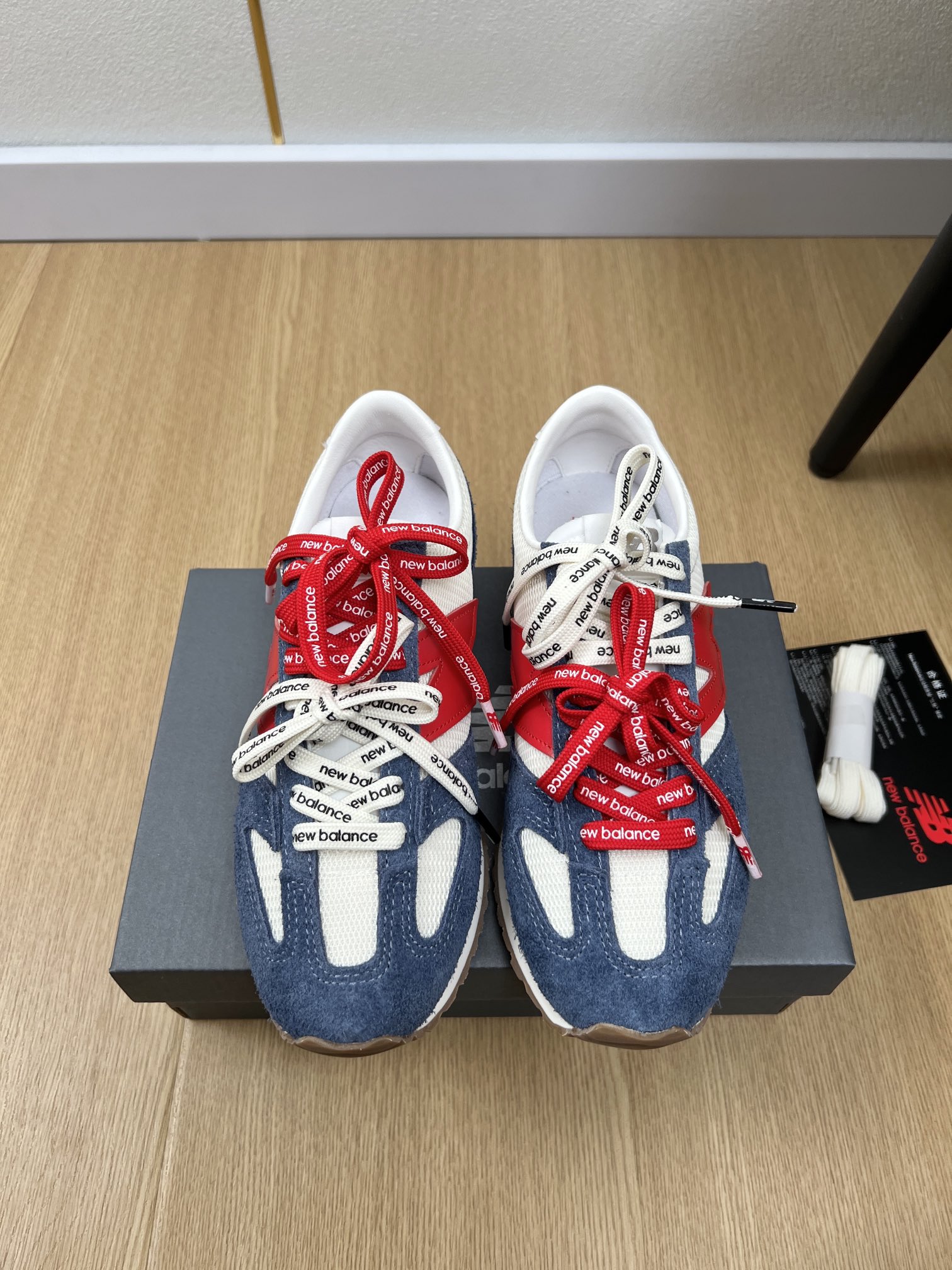 NO:240619,New Balance | 2025 Spring and Summer New Products 2025 2025 The latest hit NB 471 retro jogging shoes sports and casual shoes series Love at first sight Xiaohongshu strongly recommends the style, it looks good no matter how you match it, a must-have for fashionable beauty, women love simple but irresistible series / matching to show unique styles / Zhang Yuanying's same New Balance  The 471 shoe model is based on the classic 320 shoe model and uses a slender last to outline a light appearance that fits daily wear, while depicting a retro charm through details. The iconic toe with widened shoelaces makes the visual proportions look more slender and neat; the sponge design exposed on the tongue adds a retro layer and evokes the classic memory of running shoes in the 1970s. The light and thin EVA midsole combines comfortable rebound and stable support, giving the wearer a lighter feel of foot and exploring the city and outdoors freely. Whether it is in a fast-paced urban commuting or a relaxed and casual daily leisure, you can easily adapt to a variety of styles and create a distinctive style expression!  Original custom cow back velvet/cowhide inner lining original custom high density breathable net, original large sole, ultra-light eva combination sole, size 35-40 (40 customized), casual shoes/sports shoes, sneakers, cowhide19860909New Balance | 2025 2025春夏新品 专柜最新爆款NB 471复古慢跑鞋运动休闲鞋系列 一见钟情 小红书力推款,怎么搭配都好看,时髦精必备,女士钟爱简约又难以抗拒系/搭配展现与众不同的穿搭风格/张元英同款New Balance 471鞋款以经典320鞋款为蓝本,采用纤细鞋楦,勾勒出更贴合日常穿搭的轻盈外形,同时通过细节刻画复古韵味.标志性的鞋头搭配加宽鞋带,视觉比例更显修长利落；鞋舌处外露的海绵设计,增添复古层次,唤起70年代跑鞋的经典记忆.轻薄EVA中底兼具舒适回弹与稳定支撑,赋予穿着者更轻盈的脚感,自在探索都市与户外.无论是在快节奏的都市通勤,还是轻松随性的日常休闲,都能游刃有余地适配多种风格,塑造个性鲜明的风格表达！ 鞋面原版定制牛反绒/牛皮 内里原版定制高密度透气网 大底原版开模超轻eva组合大底 码数35-40（40定制）,休闲鞋/运动鞋,sneakers,cowhide,Women's Shoes