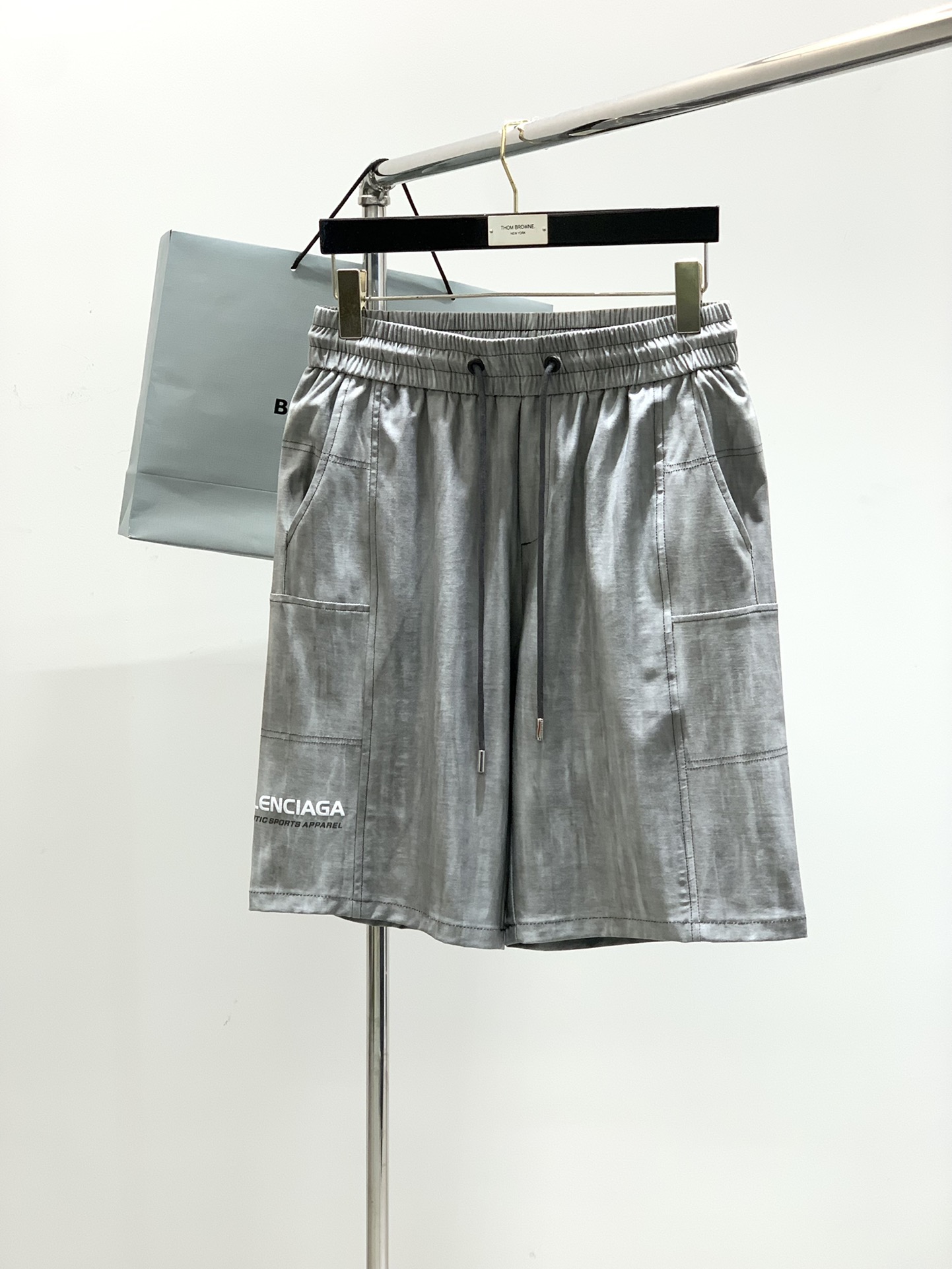 NO:143003,,Balenciaga Balenciaga, the latest summer products, the counter is available at the same time, original singles, fashionable and casual shorts, imported original washing elastic fabric, comfortable and elastic, top-grade printing craft letter pattern logo, original hardware and auxiliary decoration, super positive style, comfortable and breathable, counter quality, handsome and stylish upper body, complete three standards, code M-3XL,,balenciaga,balenciaga, shorts,alexander wang19860909,Balenciaga 巴黎世家,夏季最新品,专柜同步有售,原单狠货,时尚休闲短裤,进口原版水洗弹力面料,舒适有弹性,顶级印花工艺字母图案Logo,原版五金辅料装饰,版型超正,舒适透气,专柜品质,上身帅气有型,三标齐全,码数M-3XL,,balenciaga,balenciaga,shorts,alexander wang,Men's clothing