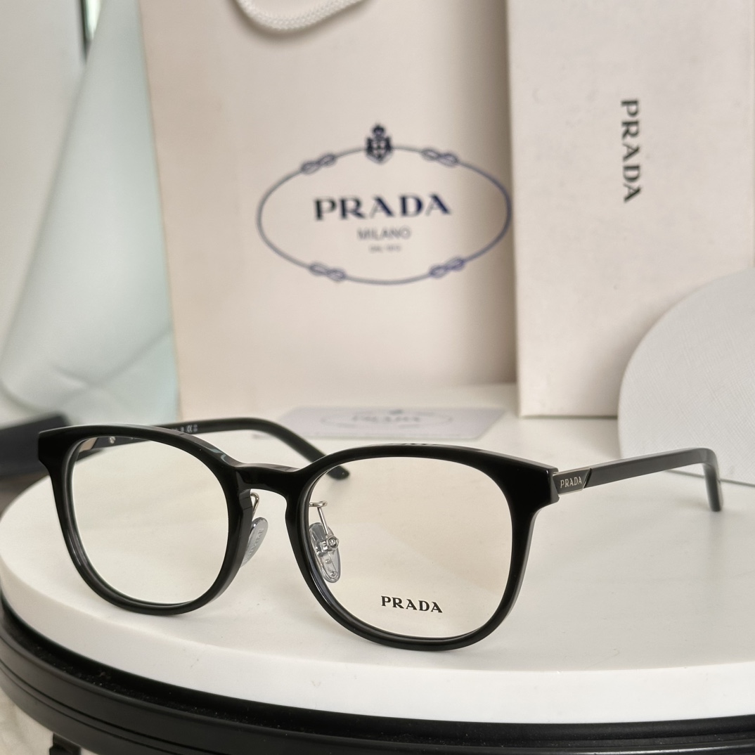  ‼️Prada 普拉达
VPR12Z 51-20-140
板材方圆框近视眼镜框
素颜的神不挑脸型主打的