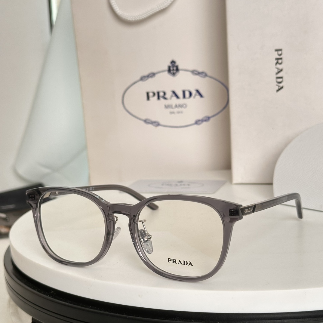  ‼️Prada 普拉达
VPR12Z 51-20-140
板材方圆框近视眼镜框
素颜的神不挑脸型主打的