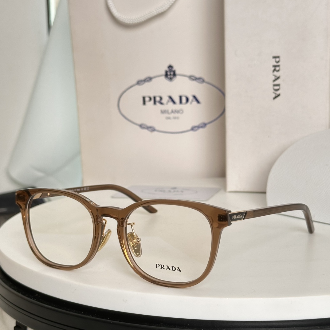  ‼️Prada 普拉达
VPR12Z 51-20-140
板材方圆框近视眼镜框
素颜的神不挑脸型主打的