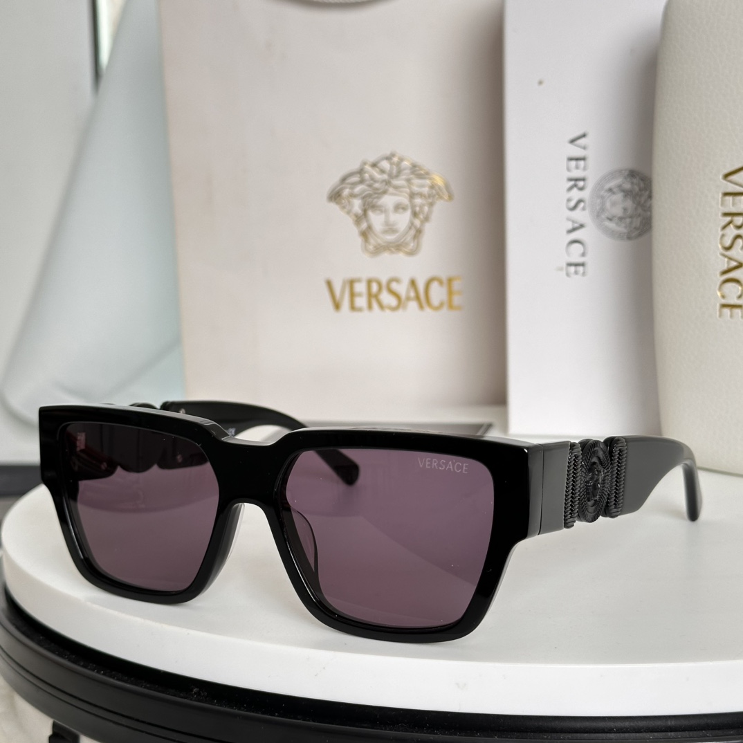  ‼️VERSAC*范思哲 官网新款  
MIYAVI雅 同款墨镜 😎
MODEL：VE4483D
SI