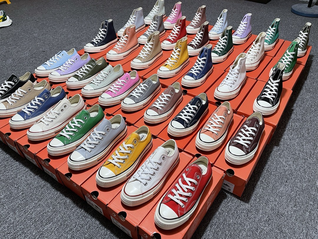 双十一特价💰188
匡威经典高帮Converse 匡威原厂蓝底 三星标1970S 专供天猫实体 随意🆚对比 休闲帆布鞋男女 162056C 
Size：35 36 36.5 37 37.5 38 39 40 41 41.5 42 42.5 43 44 偏大一码