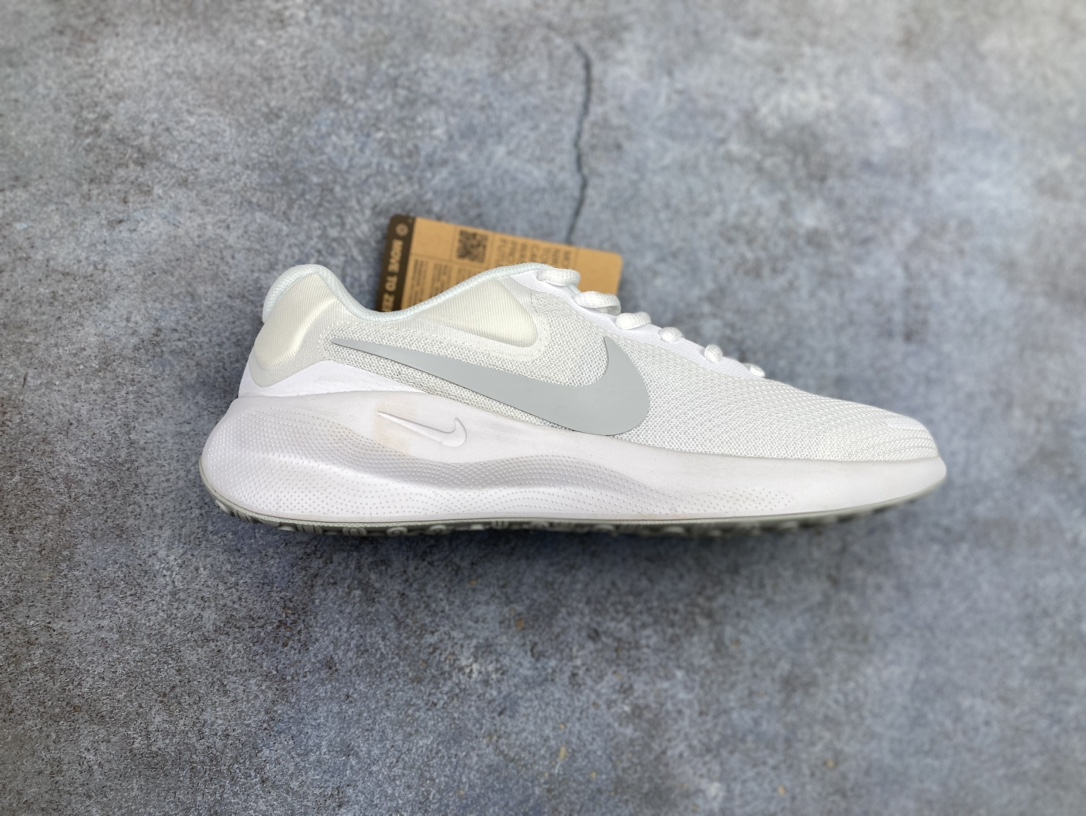 合集 五一特价💰100 
纯原福利🧧万双库存 Nk Revolution 7 Wide 耐克网面 舒适百搭 耐磨减震低帮跑步鞋 FB2208-101
#鞋款鞋头出色设计，塑就出众贴合感。鞋身设计功能与时尚兼顾，提升穿搭好单品。橡胶鞋底配合防滑纹路设计，平稳抓地。
尺码：35.5 36 36.5 37.5 38 38.5 39 40 40.5 41 42 42.5 43 44 44.5 45w5