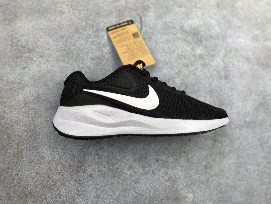 合集 五一特价💰100 
纯原福利🧧万双库存 Nk Revolution 7 Wide 耐克网面 舒适百搭 耐磨减震低帮跑步鞋 FB2208-101
#鞋款鞋头出色设计，塑就出众贴合感。鞋身设计功能与时尚兼顾，提升穿搭好单品。橡胶鞋底配合防滑纹路设计，平稳抓地。
尺码：35.5 36 36.5 37.5 38 38.5 39 40 40.5 41 42 42.5 43 44 44.5 45w5