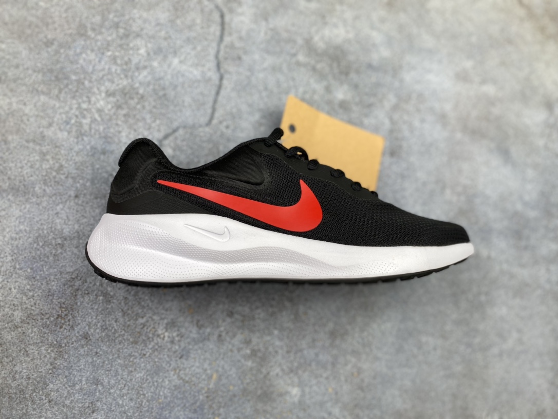 合集 五一特价💰100 
纯原福利🧧万双库存 Nk Revolution 7 Wide 耐克网面 舒适百搭 耐磨减震低帮跑步鞋 FB2208-101
#鞋款鞋头出色设计，塑就出众贴合感。鞋身设计功能与时尚兼顾，提升穿搭好单品。橡胶鞋底配合防滑纹路设计，平稳抓地。
尺码：35.5 36 36.5 37.5 38 38.5 39 40 40.5 41 42 42.5 43 44 44.5 45w5