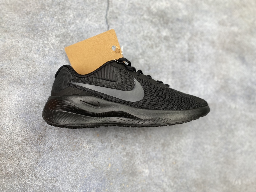 合集 五一特价💰100 
纯原福利🧧万双库存 Nk Revolution 7 Wide 耐克网面 舒适百搭 耐磨减震低帮跑步鞋 FB2208-101
#鞋款鞋头出色设计，塑就出众贴合感。鞋身设计功能与时尚兼顾，提升穿搭好单品。橡胶鞋底配合防滑纹路设计，平稳抓地。
尺码：35.5 36 36.5 37.5 38 38.5 39 40 40.5 41 42 42.5 43 44 44.5 45w5