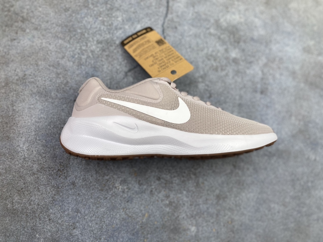 合集 五一特价💰100 
纯原福利🧧万双库存 Nk Revolution 7 Wide 耐克网面 舒适百搭 耐磨减震低帮跑步鞋 FB2208-101
#鞋款鞋头出色设计，塑就出众贴合感。鞋身设计功能与时尚兼顾，提升穿搭好单品。橡胶鞋底配合防滑纹路设计，平稳抓地。
尺码：35.5 36 36.5 37.5 38 38.5 39 40 40.5 41 42 42.5 43 44 44.5 45w5