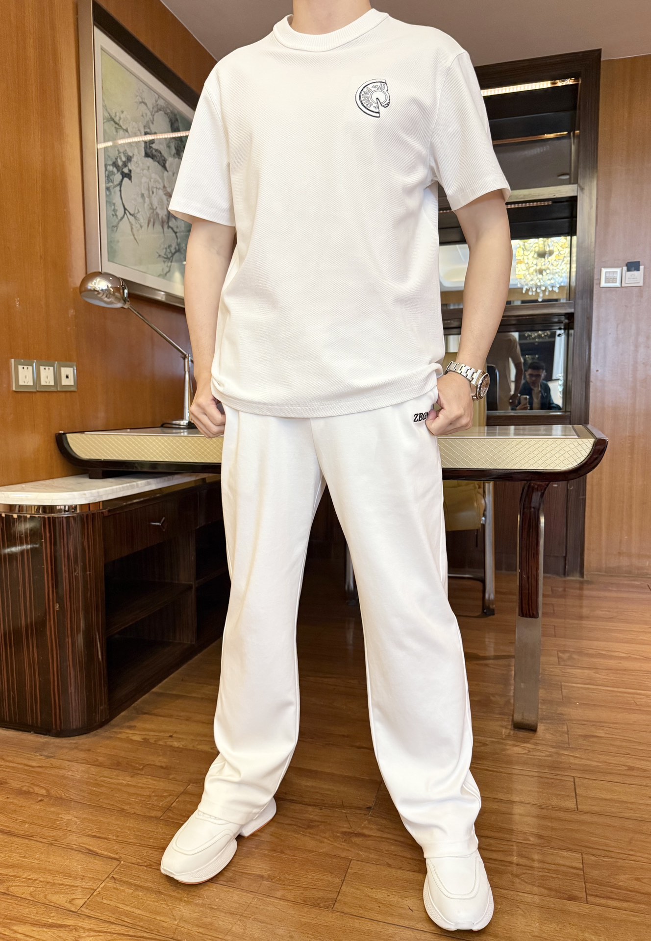 NO:142352,Hermes - the latest hot T-shirts in 2025 counters are shipped, and hot-selling items in European and American counters!  Selected Italian imported bead flooring fabrics with the latest designs, the unique brand logo on the chest highlights the fashion, and the upper body effect can be seen. The number of codes is 48-56 (model 173/130 wears 48, with Hong Kong Lane Crawford gift box packaging), hermes,tees, t-shirt, alexander wang19860909爱马仕-2025专柜最新爆款t恤出货 欧美专柜热销单品！精选意大利进口珠地棉面料搭配最新的设计,胸前的独特品牌logo彰显时尚 上身效果看得见.码数48-56（模特173/130穿48,配香港连卡佛礼盒包装）,,hermes,tees，t-shirt,alexander wang,Men's clothing