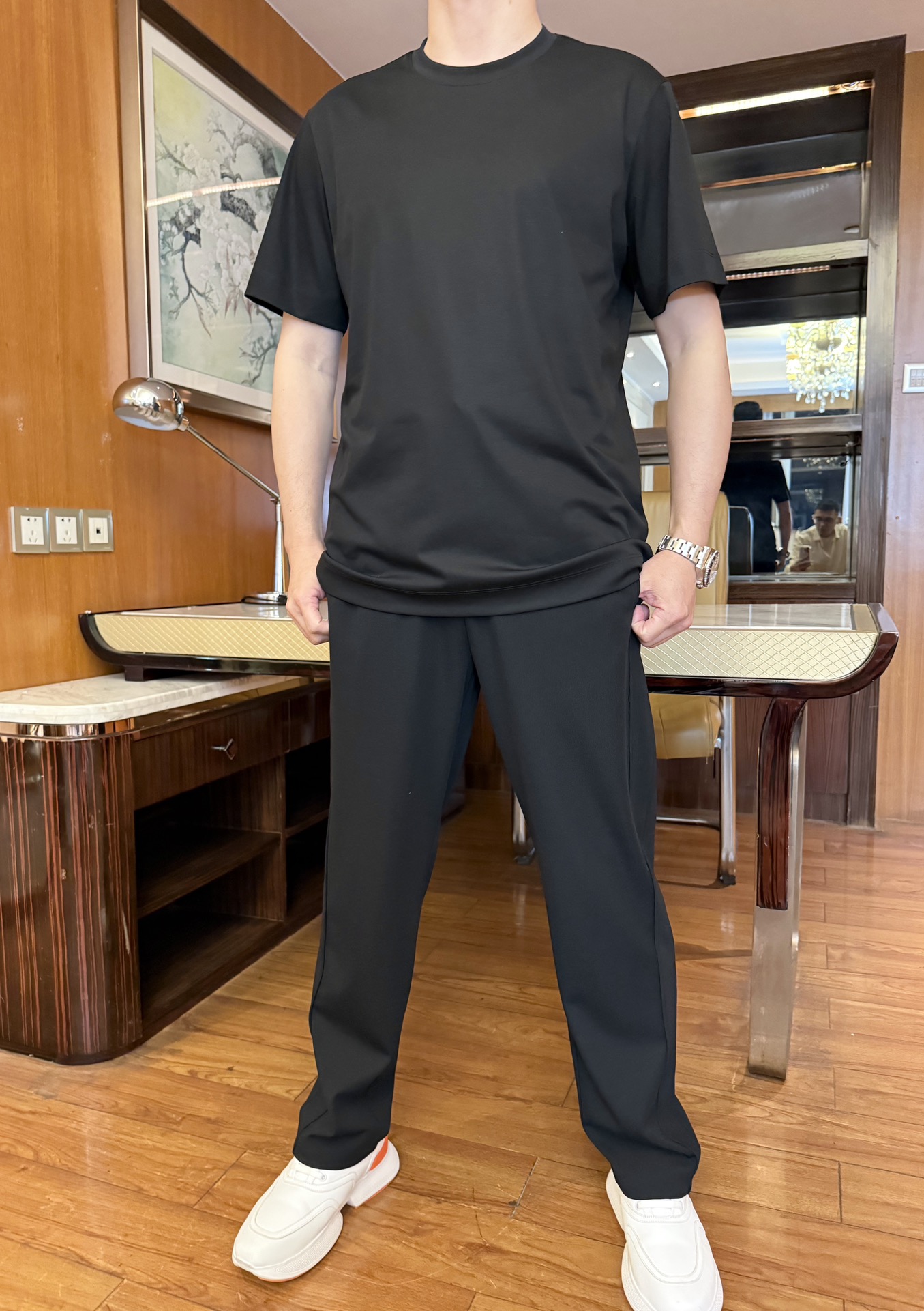 NO:142354,Armani - the latest hot T-shirts in 2025 counters are shipped, and hot-selling items in European and American counters!  Selected Italian imported fine cotton fabrics with simple and atmospheric designs to show fashion, and the upper body effect can be seen. Number of codes 48-56 (model 173/130 wears 48, with Hong Kong Lane Crawford gift box packaging), Armani,tees, t-shirt, alexander wang19860909阿玛尼-2025专柜最新爆款T恤出货 欧美专柜热销单品！精选意大利进口精棉面料搭配简约大气的设计,彰显时尚 上身效果看得见.码数48-56（模特173/130穿48,配香港连卡佛礼盒包装）,,armani,tees，t-shirt,alexander wang,Men's clothing