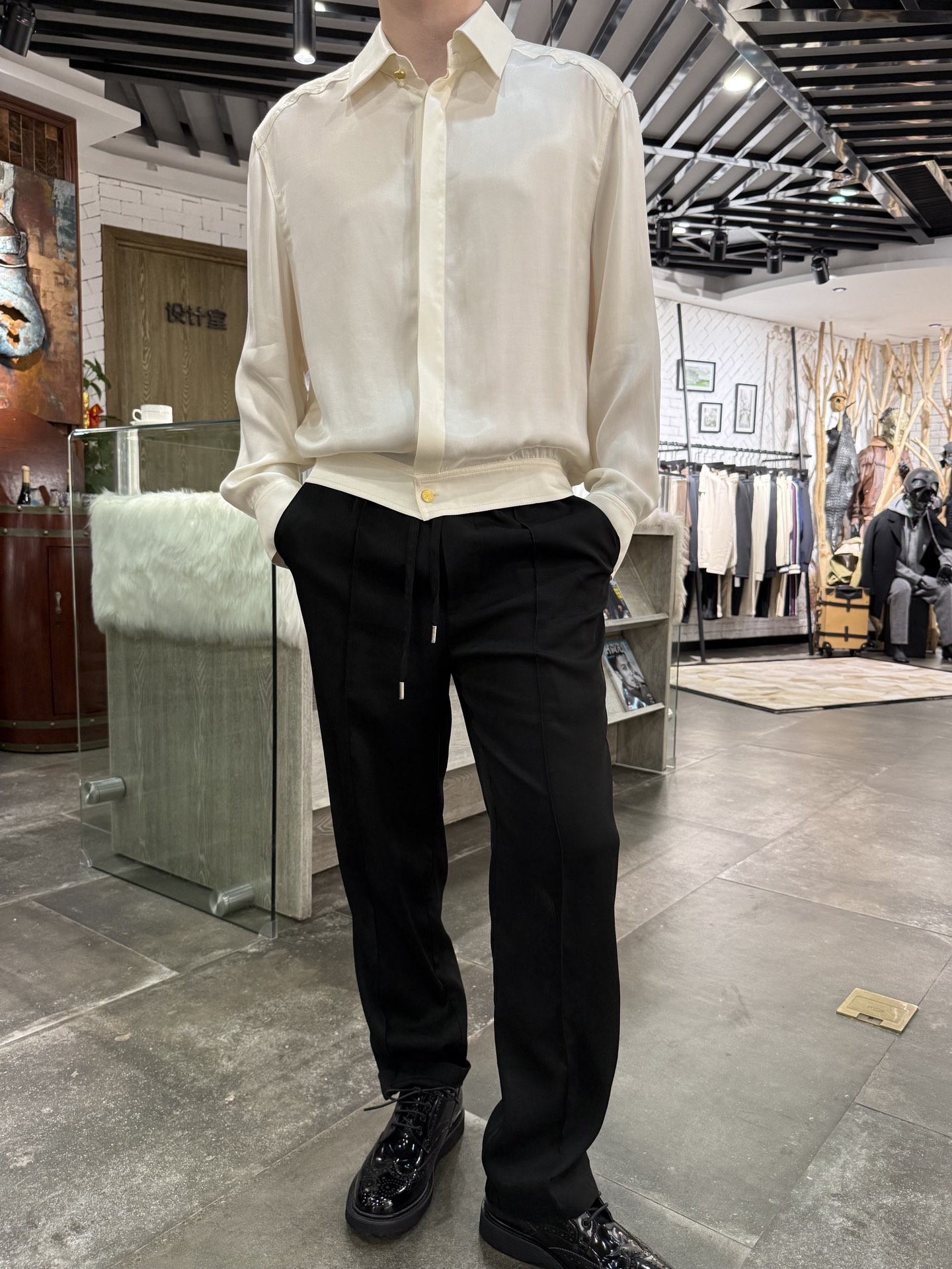 NO:142362,Givenchy-Copperamide long-sleeved shirt jacket with customized gold button #Copperamide is also known as breathable fiber. It can maintain comfortable humidity and temperature in the clothes all year round. The fabric is made of 55 copperamide wire 45-person cotton. It has the following characteristics: Water-absorbing and breathable fabric shows excellent water absorption, can effectively absorb sweat, and with its excellent breathability, making the wearer particularly suitable in summer, keeping it cool and avoiding humidity. Soft and comfortable fabric is soft and smooth, and it is extremely comfortable to wear with close body. It feels delicate when in contact with the skin and has no foreign body. Excellent dyeing performance. The copperamide wire fabric has excellent dyeing and color rendering effect, which can dye almost any color, and the color is firm. Anti-static fabric has strong anti-static ability, reducing the discomfort of wrapping and meat, ensuring easy to wear. Easy to clean and clean, with less detergent residue after washing, which is very suitable for use as a close-fitting clothing. Environmentally friendly characteristics Cupric fibers are made of wood pulp and cotton short velvet pulp. They are environmentally friendly and renewable. They can naturally degrade in the soil and are environmentally friendly. The strong moisture absorption and moisture release cupric fibers have excellent moisture absorption and release properties. They can maintain comfortable humidity and temperature in clothes all year round. They can be called 