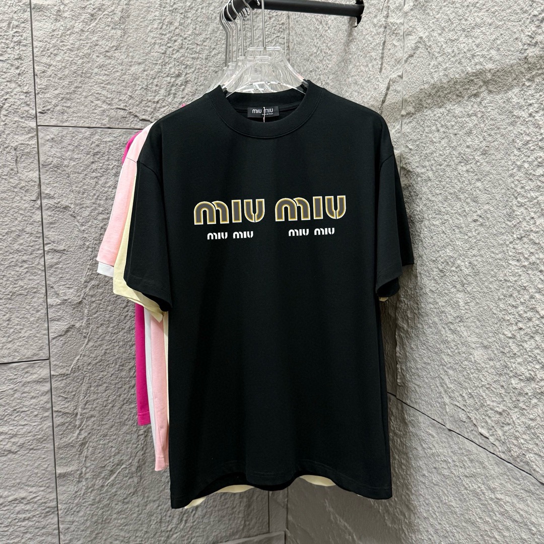 Miu Miu*Nueva temporada primavera-verano 2025 Camiseta de manga corta Logo de letras miu estampado en el pech…