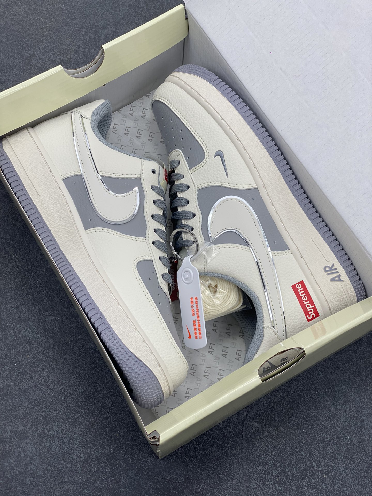 图片[9]-NIke Air Force 1 \’07 Low “Supreme联名——米灰亮边”空军一号 低帮 运动鞋 休闲鞋 折边针车 工艺难度大 原楦头原纸板 原装鞋盒 定制五金配件 内置全掌气垫 原厂鞋底 货号：HH7518-058 尺码：36 36.5 37.5 38 38.5 39 40 40.5 41 42 42.5 43 44 44.5 45-选品中心