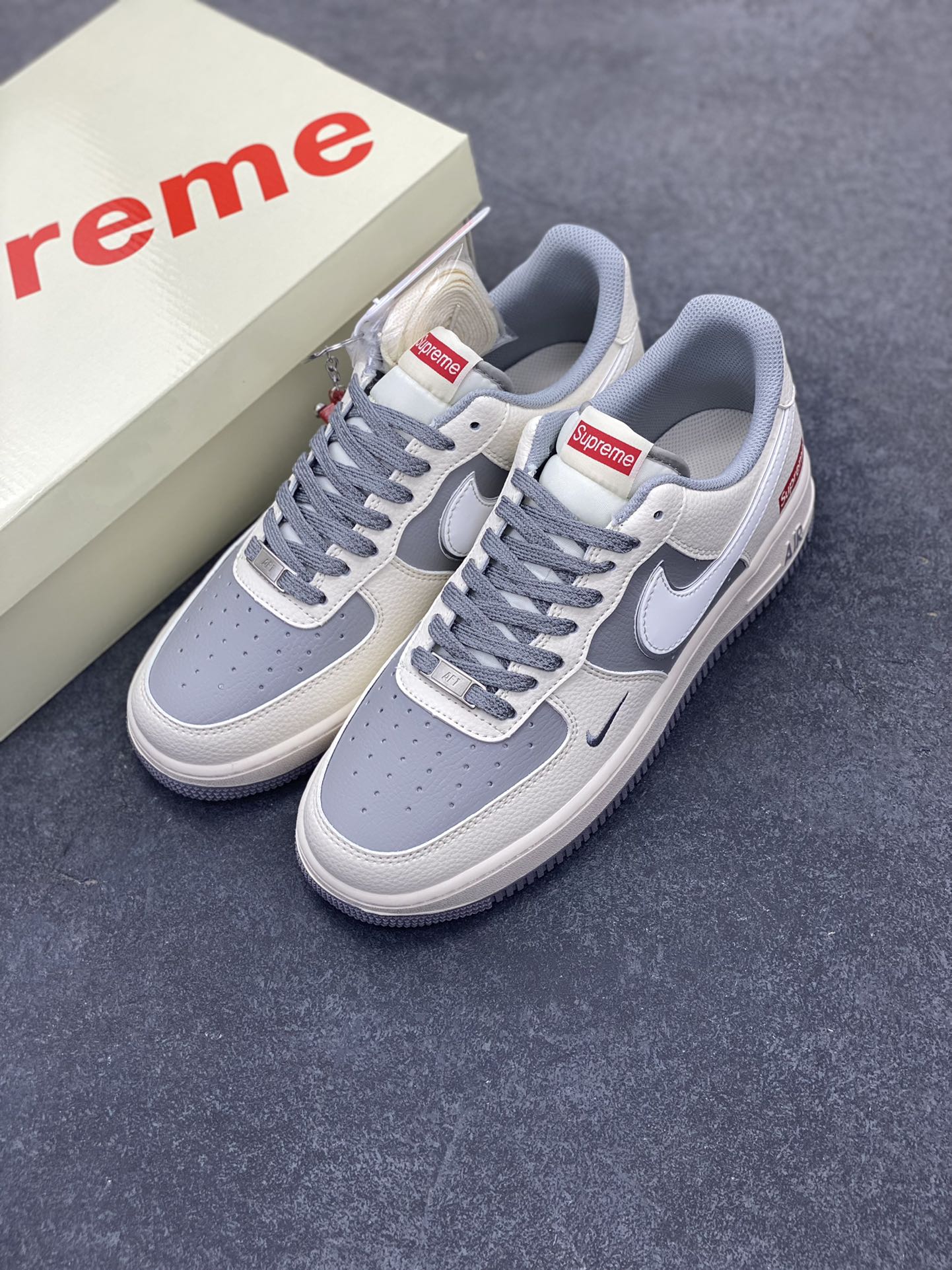 图片[8]-NIke Air Force 1 \’07 Low “Supreme联名——米灰亮边”空军一号 低帮 运动鞋 休闲鞋 折边针车 工艺难度大 原楦头原纸板 原装鞋盒 定制五金配件 内置全掌气垫 原厂鞋底 货号：HH7518-058 尺码：36 36.5 37.5 38 38.5 39 40 40.5 41 42 42.5 43 44 44.5 45-选品中心