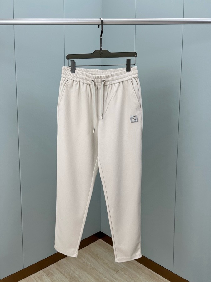 NO:144148,Fendi.Fendi 25 spring and summer men's new embroidery logo knitted casual trousers, with FF three-dimensional embroidery   back pocket decoration new season elements, small monster FENDI Eyes embroidery design, drawstring elastic waist belt, elastic elastic belt design at waist, selected 300 grams of flexible twill fabric, elastic and drape; black, wheat color M~XXXL,,fendi,fendi,alexander wang19860909Fendi.芬迪 25春夏男装新款刺绣标识针织休闲长裤,正面左侧饰有FF立体刺绣 后幅贴袋饰新季元素小怪兽FENDI Eyes刺绣设计,抽绳松紧腰带,腰部弹性松紧带设计,甄选300克重灵动斜纹面料,有弹性和垂感；黑色、小麦色 M～XXXL,,fendi,fendi,alexander wang,Men's clothing
