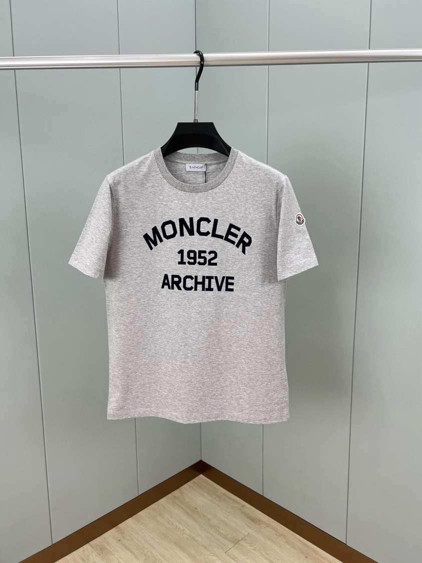 NO:144164,Moncler 25 spring and summer new flocking printed logo short-sleeved T-shirt, with a new contrasting color flocking logo printed logo design, using custom 80 double-strand mercerized cotton fabric; black white red flower gray S~XXXL (black and white customizable 4XL, 5XL), christian louboutin, T-shirt,tees, t-shirt,alexander wang19860909Moncler 25春夏新品植绒印花标识短袖T恤,正面点缀焕新撞色植绒徽标印花标识设计,采用定制80支双股丝光棉面料；黑色 白色 红色 花灰 S～XXXL（黑白可定制4XL、5XL）,,christian louboutin,T-shirt,tees，t-shirt,alexander wang,Men's clothing