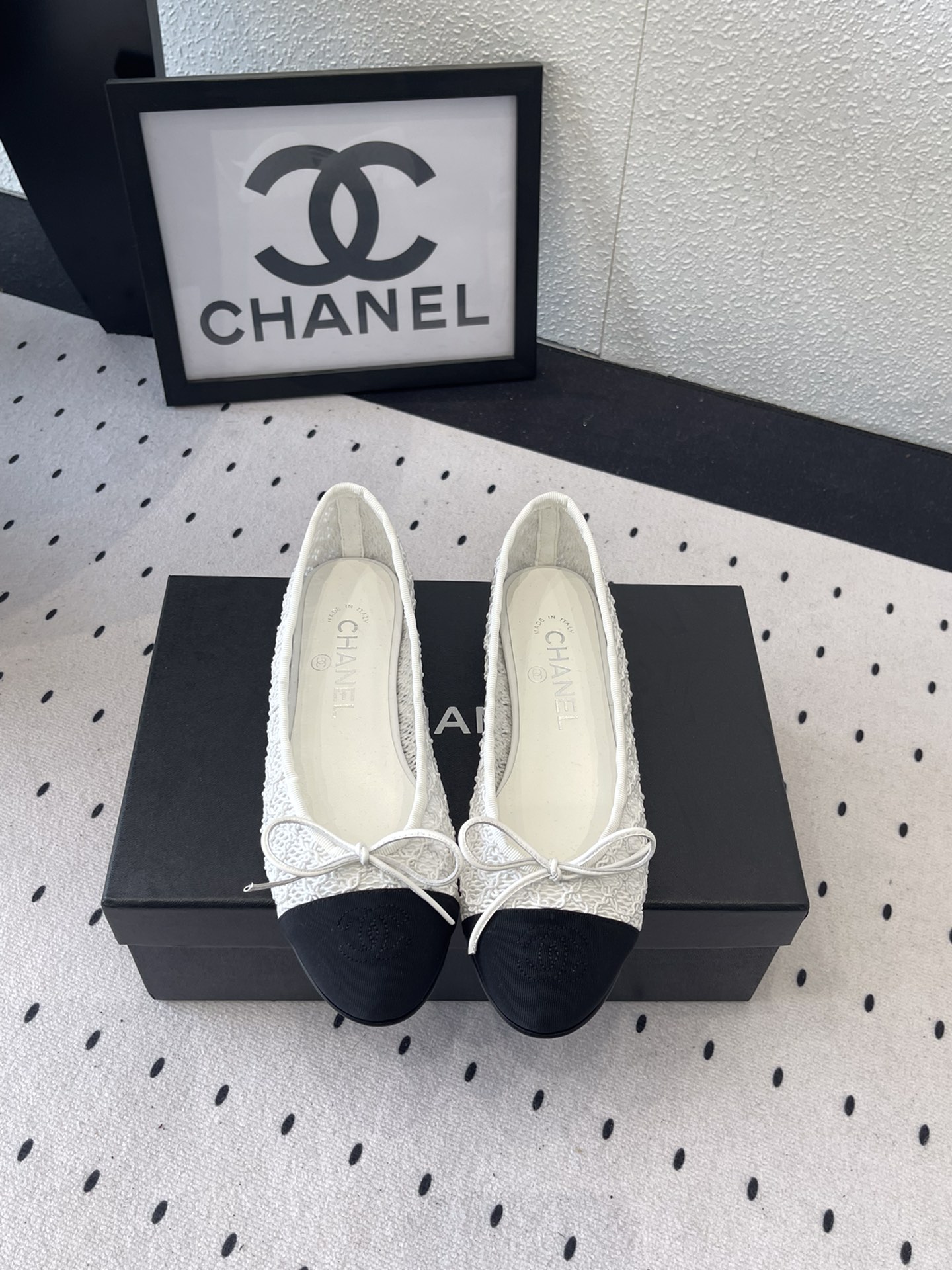 NO:241704,Chanel new summer ballet shoes, high quality shipment, this season's mesh lace is breathtakingly beautiful, yet fashionable and modern, revealing a hint of elegant charm Original imported silk upper Mixed sheepskin footbed Italian imported cowhide sole Size35-39 (customized by 40/41), ballet shoes, chanel, cowhide, sheepskin19860909Chanel新款夏季芭蕾鞋 高品质出货 这一季的网纱蕾丝美得让人窒息 又不失时尚现代感 透出丝丝优雅魅力 原版进口丝线鞋面 混种羊皮垫脚 意大利进口牛皮大底 Size35-39（40/41定制）,芭蕾舞鞋,chanel,cowhide,sheepskin,Women's Shoes