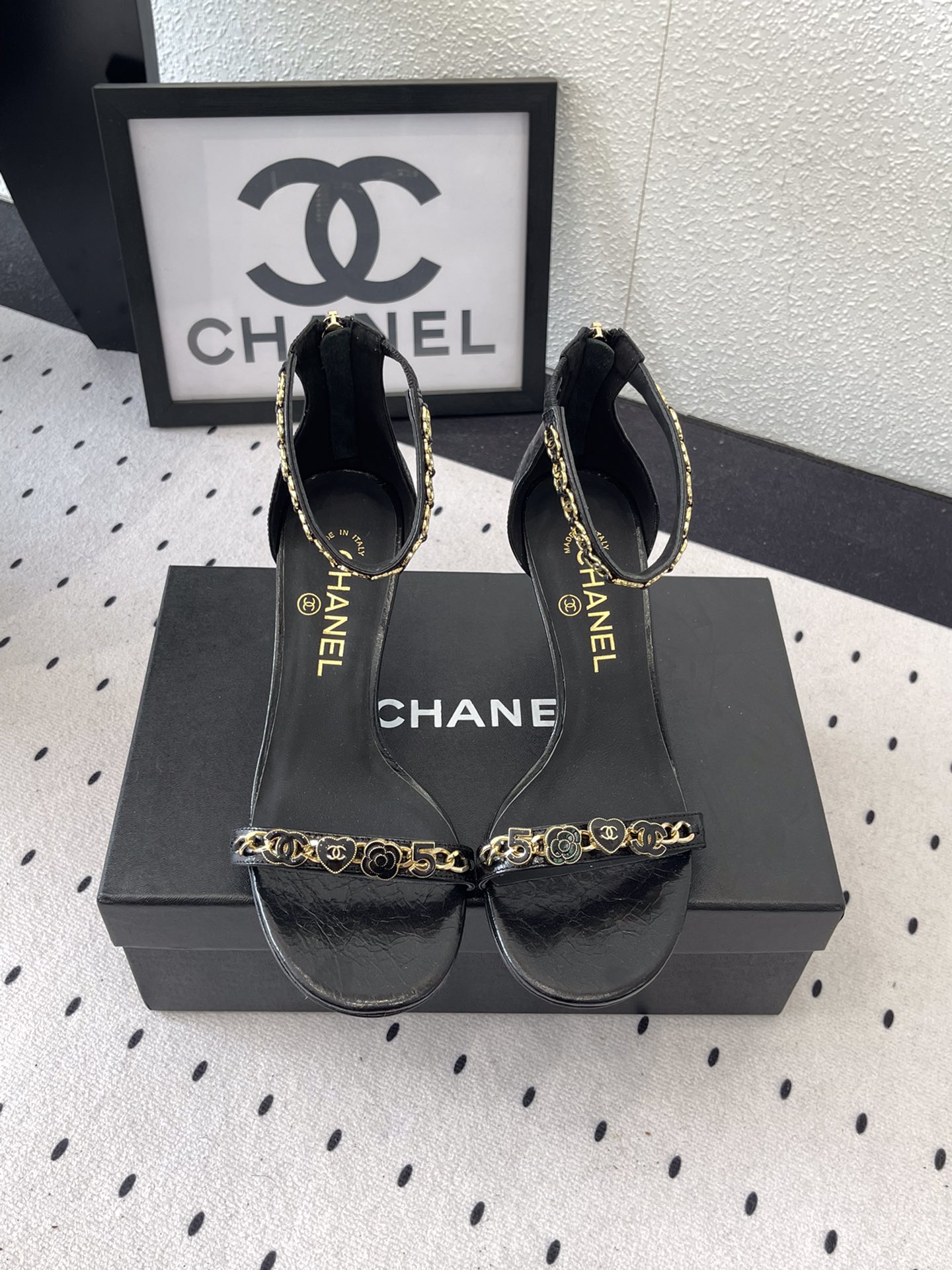 NO:241681,Chanel's new summer ballet shoes, high quality shipment, this season's high heels are breathtakingly beautiful, yet fashionable and modern, revealing a hint of elegant charm Original imported butter leather upper Mixed sheepskin footbed Italian imported genuine leather sole Size35-39 (customized by 40/41), high heels sandals, chanel, sandals, high heels, sheepskin, Leather soles19860909Chanel新款夏季芭蕾鞋 高品质出货 这一季的高跟鞋美得让人窒息 又不失时尚现代感 透出丝丝优雅魅力 原版进口牛油皮鞋面 混种羊皮垫脚 意大利进口真皮大底 Size35-39（40/41定制）,高跟鞋凉鞋,chanel,sandals,high heels,sheepskin,Leather soles,Women's Shoes