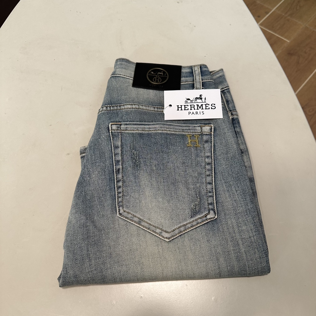 NO:151078,Hermes exclusively available for new jeans, high-end version!  Customized fabrics for counters are breathable and comfortable, with impeccable details, and the brand element design concept reflects high quality. The feel is delicate and soft!  It is casually cut, with a great upper body style!  Number of codes 29-38, hermes, jeans, alexander wang19860909爱马仕 独家专供新款 牛仔裤,高端版本！专柜定制面料 透气舒适度高,细节无可挑剔,品牌元素设计理念,体现高品质.手感细腻柔软！呈现休闲裁剪,上身版型超赞！ 码数29-38,,hermes,jeans,alexander wang,Men's clothing