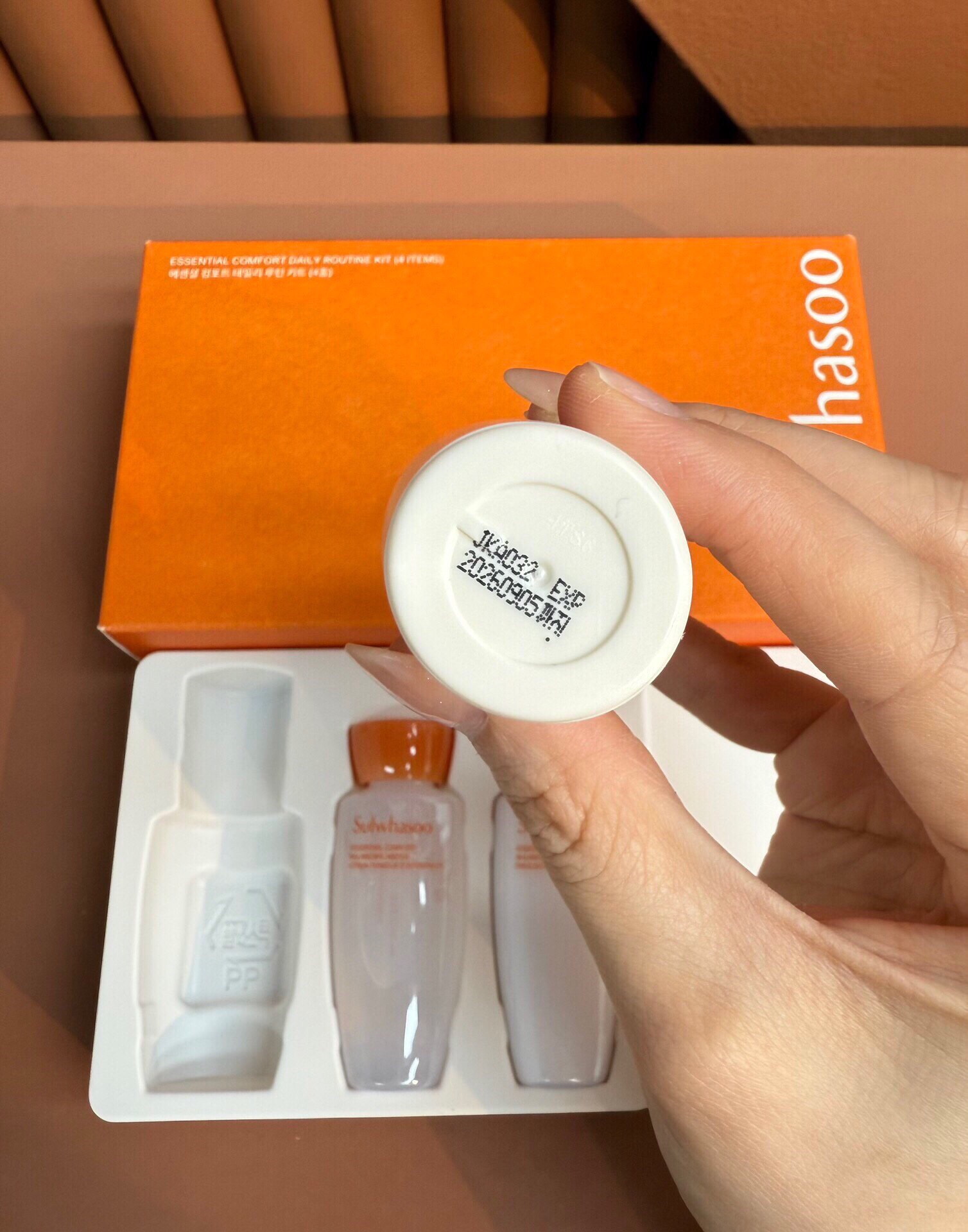 专柜品质/55💰包邮
雪花秀滋盈滋阴水乳旅行小样四件套👉新款雪花秀小样4件套，想入正装，又担心不适合的，可以先入手中样试试💥明星产品滋阴套装✨