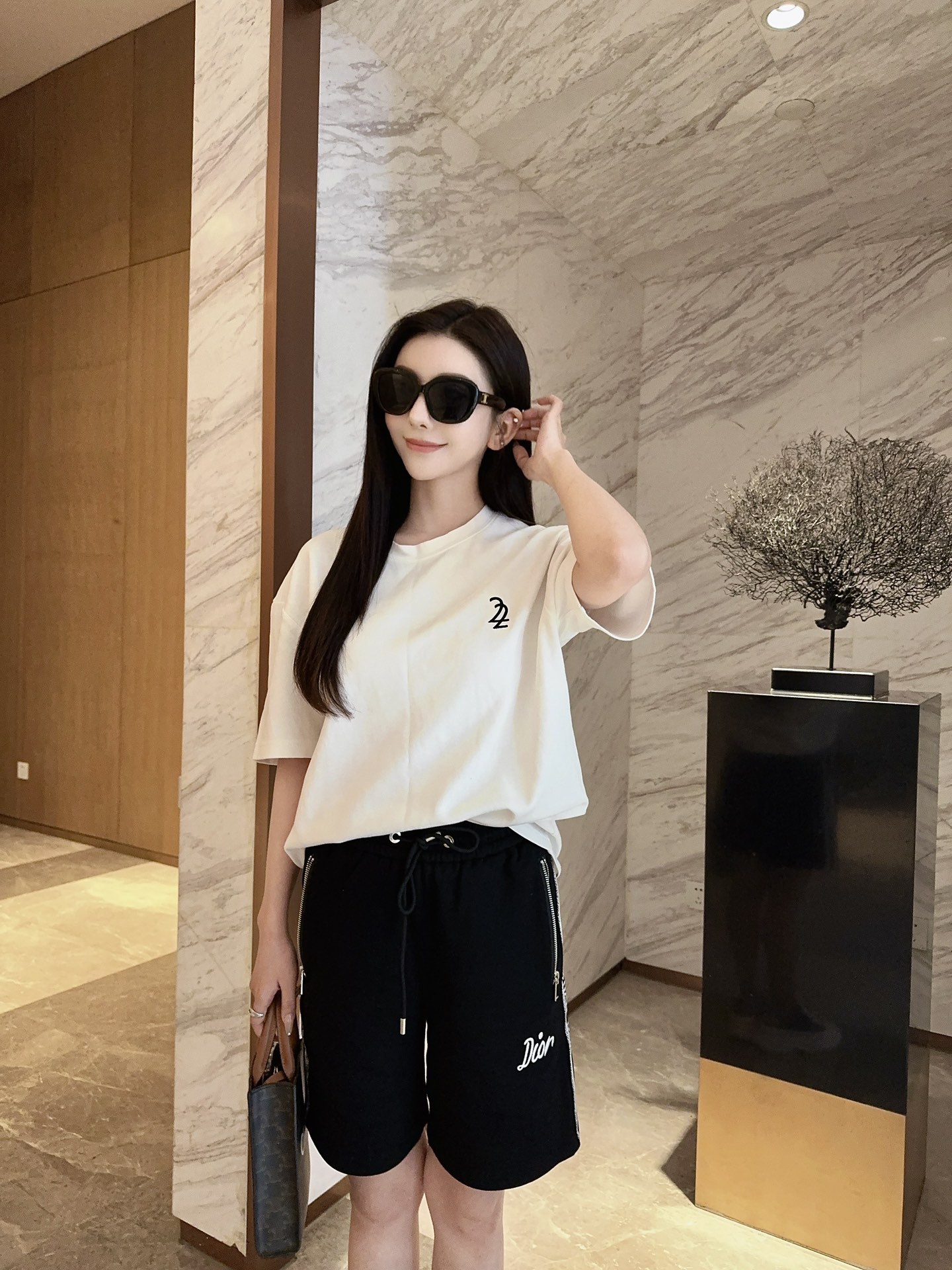 DIOR/迪奥 侧边字母织带短裤 上身效果#