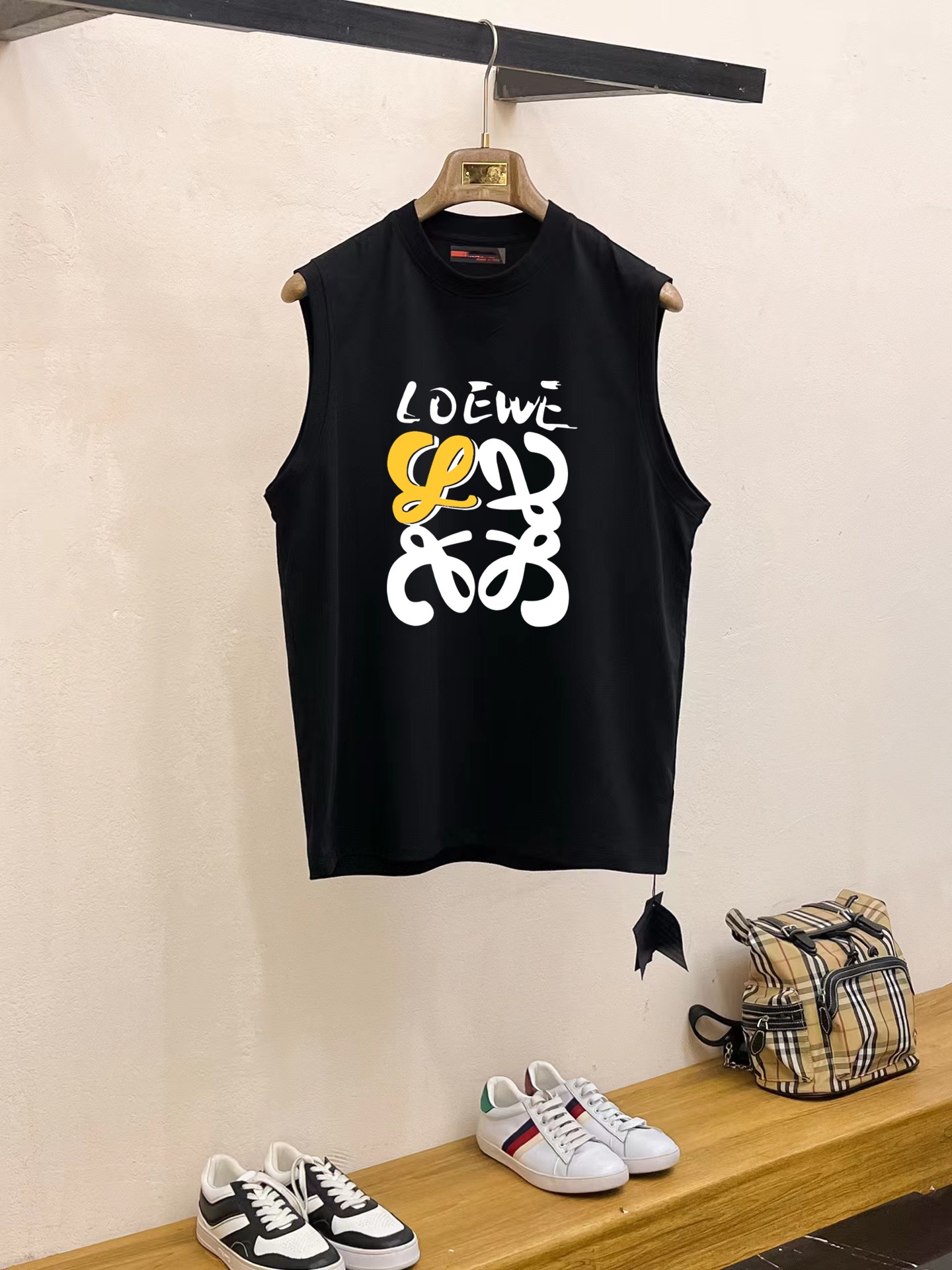 Loewe 品牌【LOEWE 罗意威】2025夏季新品背心T袖 简约款式 任何人都可以轻松驾驶 进口定制丝光棉面料 手软舒适有型 吸汗透气