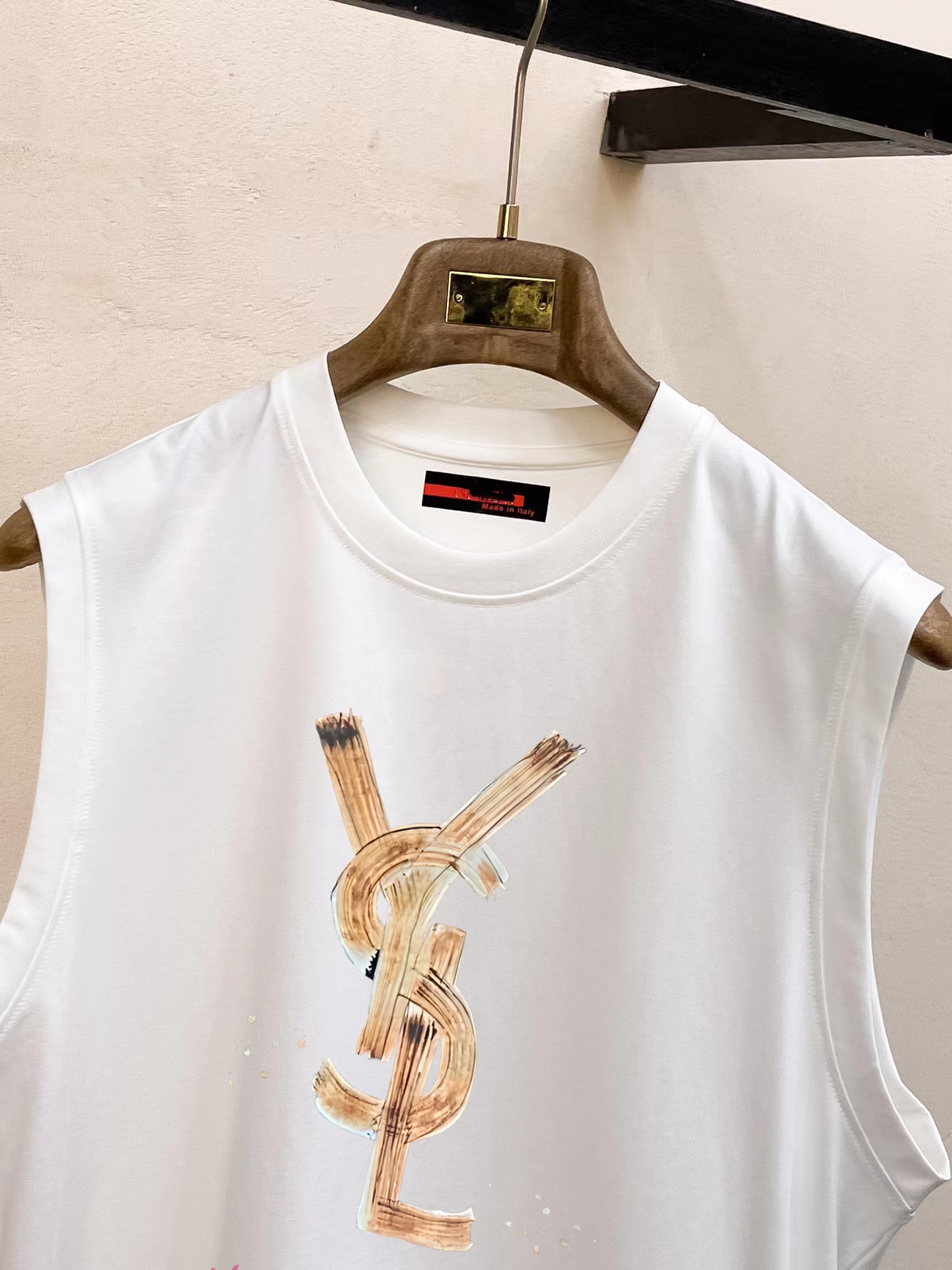 Saint Laurent 品牌【YSL圣罗兰】2025夏季新品背心T袖 简约款式 任何人都可以轻松驾驶 进口定制丝光棉面料 手软舒适有型 吸汗透气