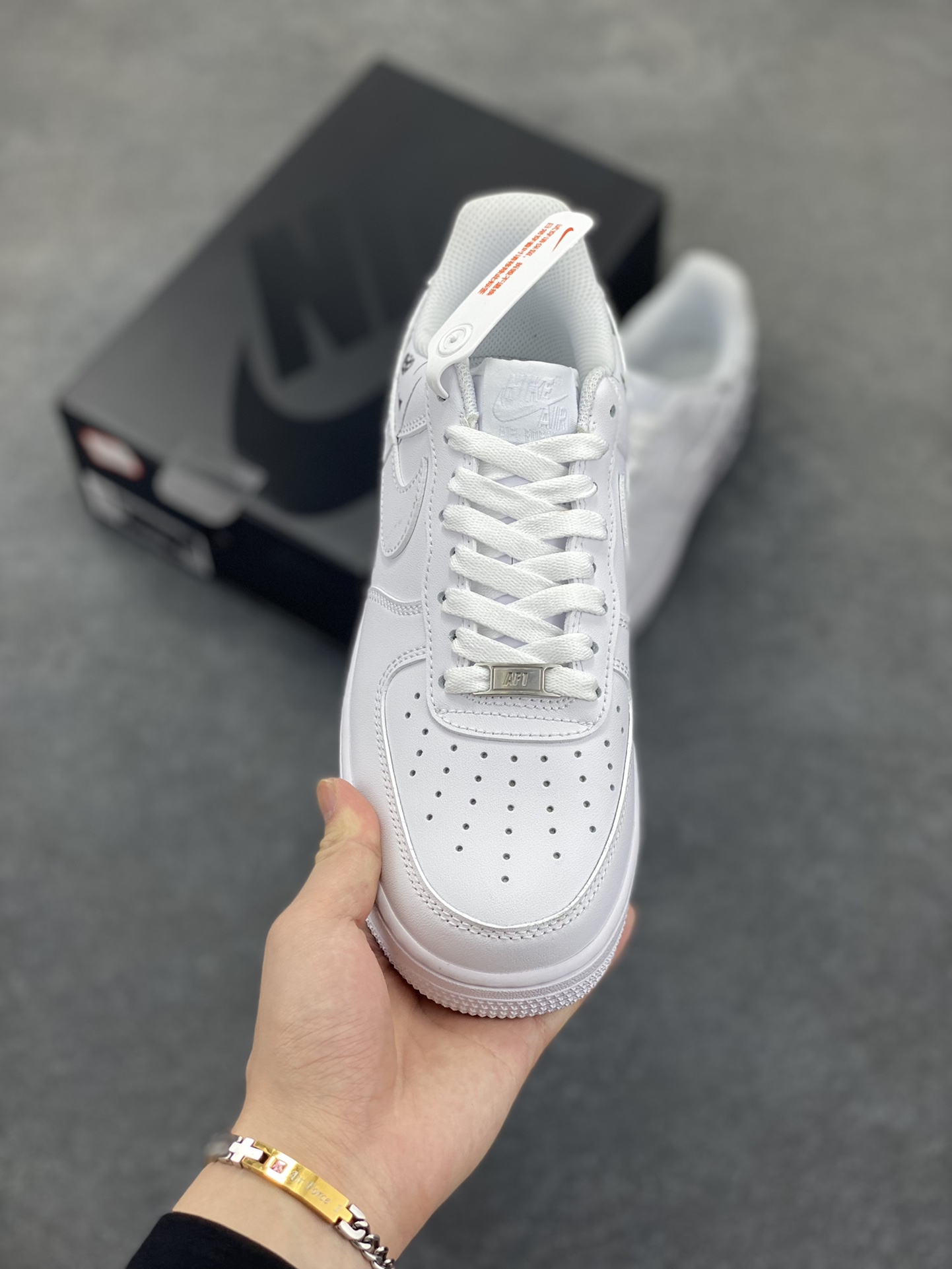 图片[2]-CDG x Sup x Air Force 1 Low 三方联名白黑涂鸦 原楦头原纸板 打造纯正空军版型 #专注外贸渠道 全掌内置蜂窝气垫 #原盒配件 原厂中底钢印、拉帮完美 货号：923044-100 尺码：36 36.5 37.5 38 38.5 39 40 40.5 41 42 42.5 43 44 44.5 45-选品中心