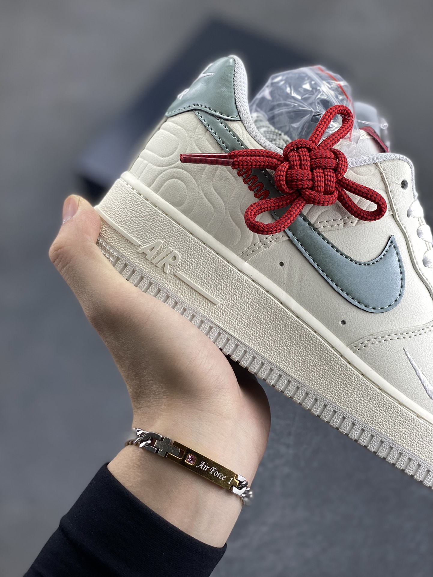图片[6]-福利特价 Nike Air Force 1 Low 蛇年 空军一号低帮运动休闲板鞋 原楦头原纸板 打造纯正空军版型#专注外贸渠道 全掌内置蜂窝气垫 #原盒配件 原厂中底钢印、拉帮完美 货号：HV5979-130 尺码：36 36.5 37.5 38 38.5 39 40 40.5 41 42 42.5 43 44 44.5 45-选品中心