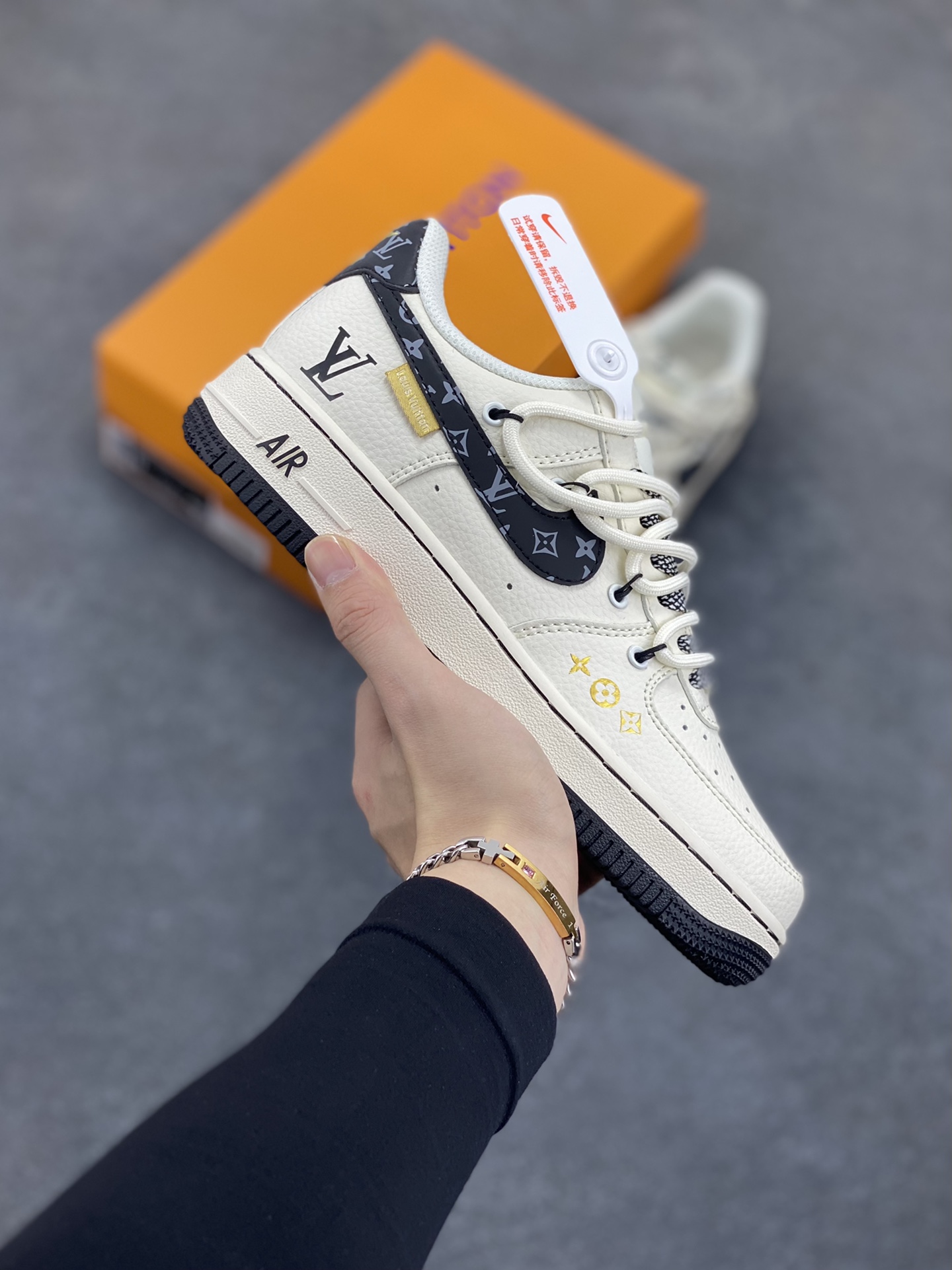 NIke Air Force 1 \'07 Low “LV联名——蓝勾抽绳”空军一号 低帮 运动鞋 休闲鞋 折边针车 工艺难度大 原楦头原纸板 原装鞋盒 定制五金配件 内置全掌气垫 原厂鞋底 货号：DM6868-061 尺码：36 36.5 37.5 38 38.5 39 40 40.5 41 42 42.5 43 44 44.5 45-选品中心