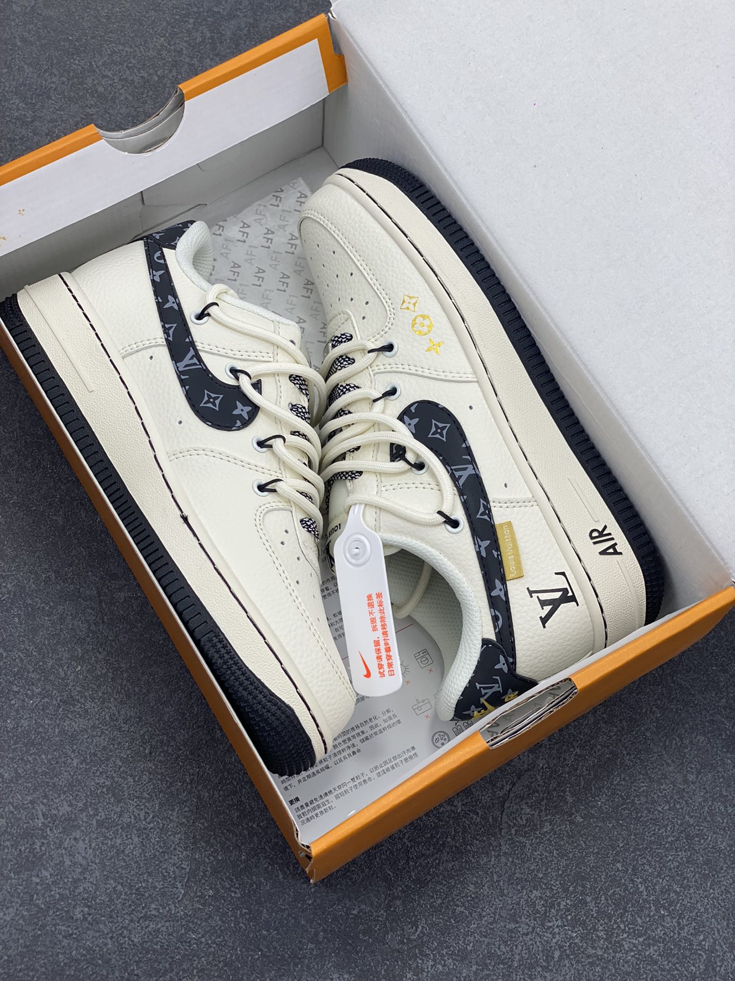 图片[9]-NIke Air Force 1 \’07 Low “LV联名——蓝勾抽绳”空军一号 低帮 运动鞋 休闲鞋 折边针车 工艺难度大 原楦头原纸板 原装鞋盒 定制五金配件 内置全掌气垫 原厂鞋底 货号：DM6868-061 尺码：36 36.5 37.5 38 38.5 39 40 40.5 41 42 42.5 43 44 44.5 45-选品中心