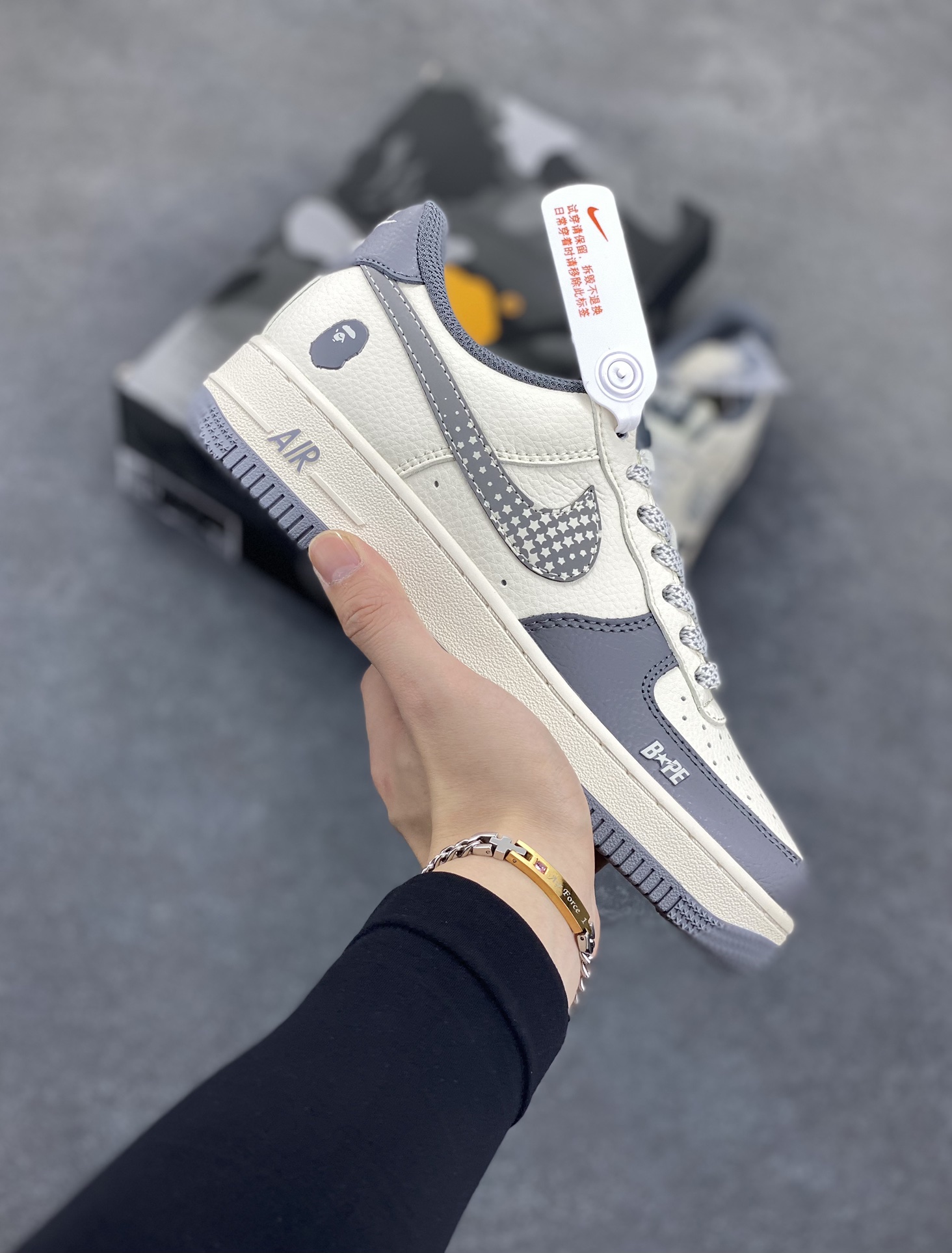 NIke Air Force 1 \’07 Low “Bape联名——星星勾”空军一号 低帮 运动鞋 休闲鞋 折边针车 工艺难度大 原楦头原纸板 原装鞋盒 定制五金配件 内置全掌气垫 原厂鞋底 货号:XS1958-570 尺码:36 36.5 37.5 38 38.5 39 40 40.5 41 42 42.5 43 44 44.5 45-选品中心