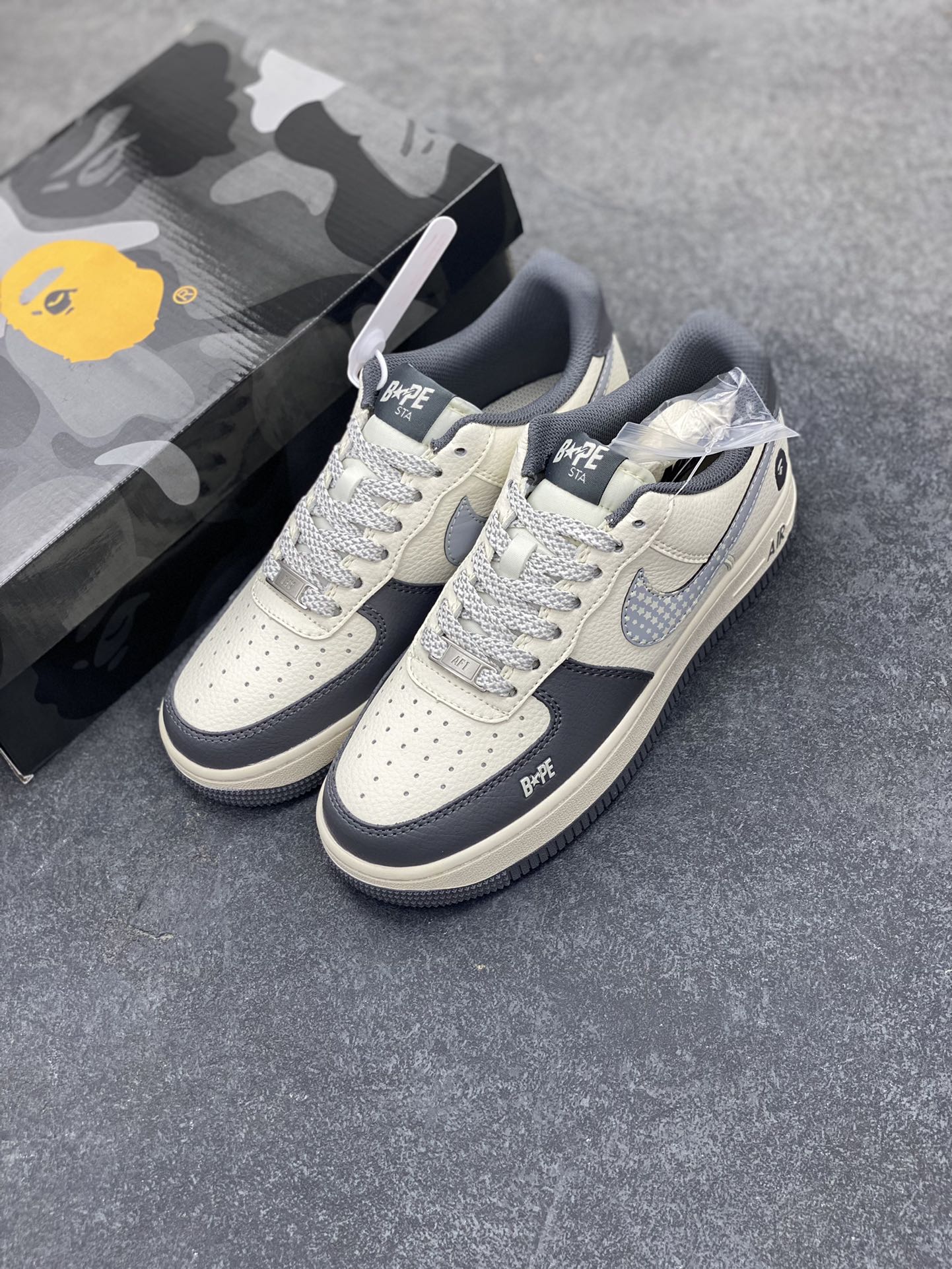 图片[8]-NIke Air Force 1 \’07 Low “Bape联名——星星勾”空军一号 低帮 运动鞋 休闲鞋 折边针车 工艺难度大 原楦头原纸板 原装鞋盒 定制五金配件 内置全掌气垫 原厂鞋底 货号：XS1958-570 尺码：36 36.5 37.5 38 38.5 39 40 40.5 41 42 42.5 43 44 44.5 45-选品中心