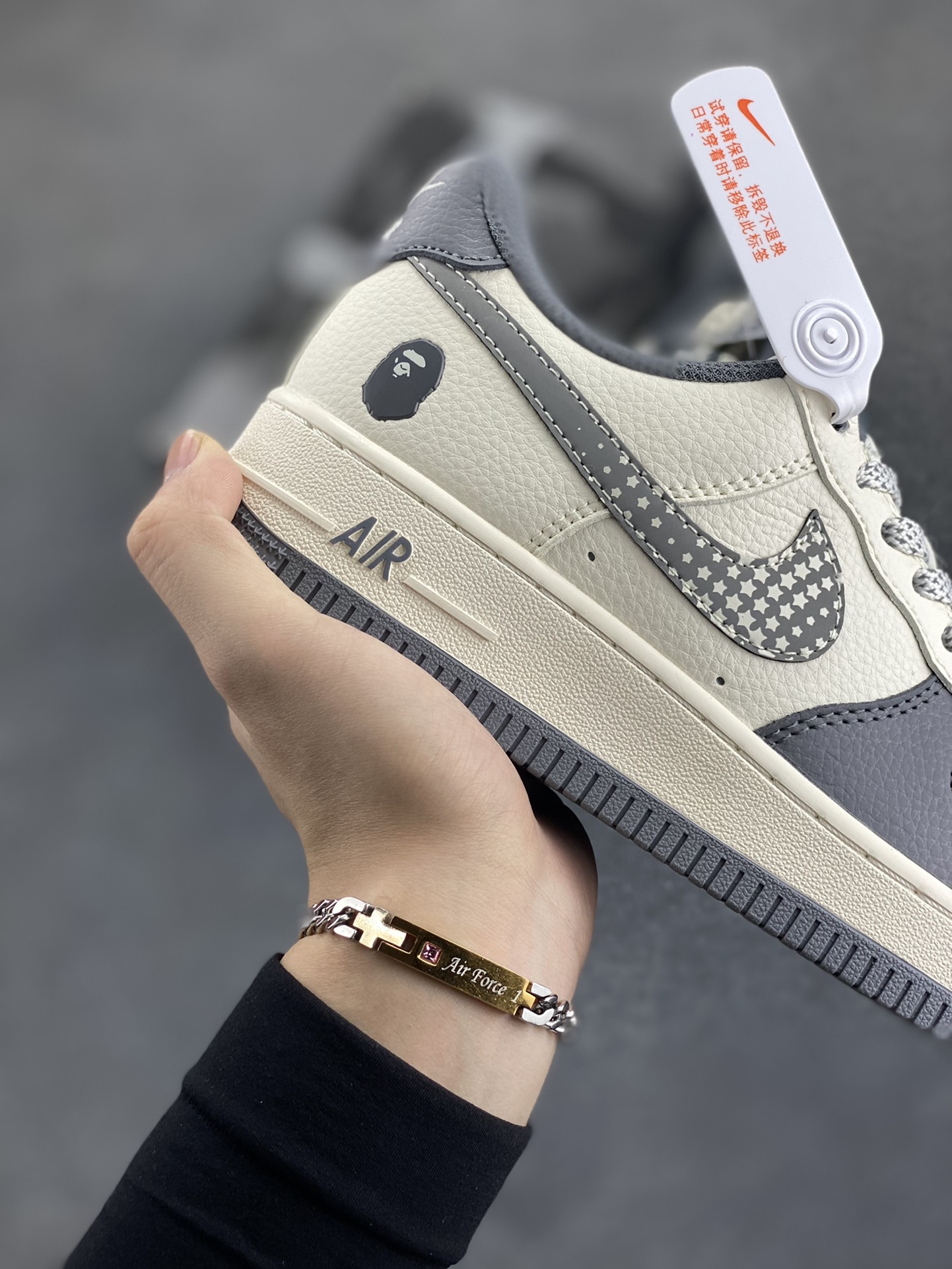 图片[6]-NIke Air Force 1 \’07 Low “Bape联名——星星勾”空军一号 低帮 运动鞋 休闲鞋 折边针车 工艺难度大 原楦头原纸板 原装鞋盒 定制五金配件 内置全掌气垫 原厂鞋底 货号：XS1958-570 尺码：36 36.5 37.5 38 38.5 39 40 40.5 41 42 42.5 43 44 44.5 45-选品中心