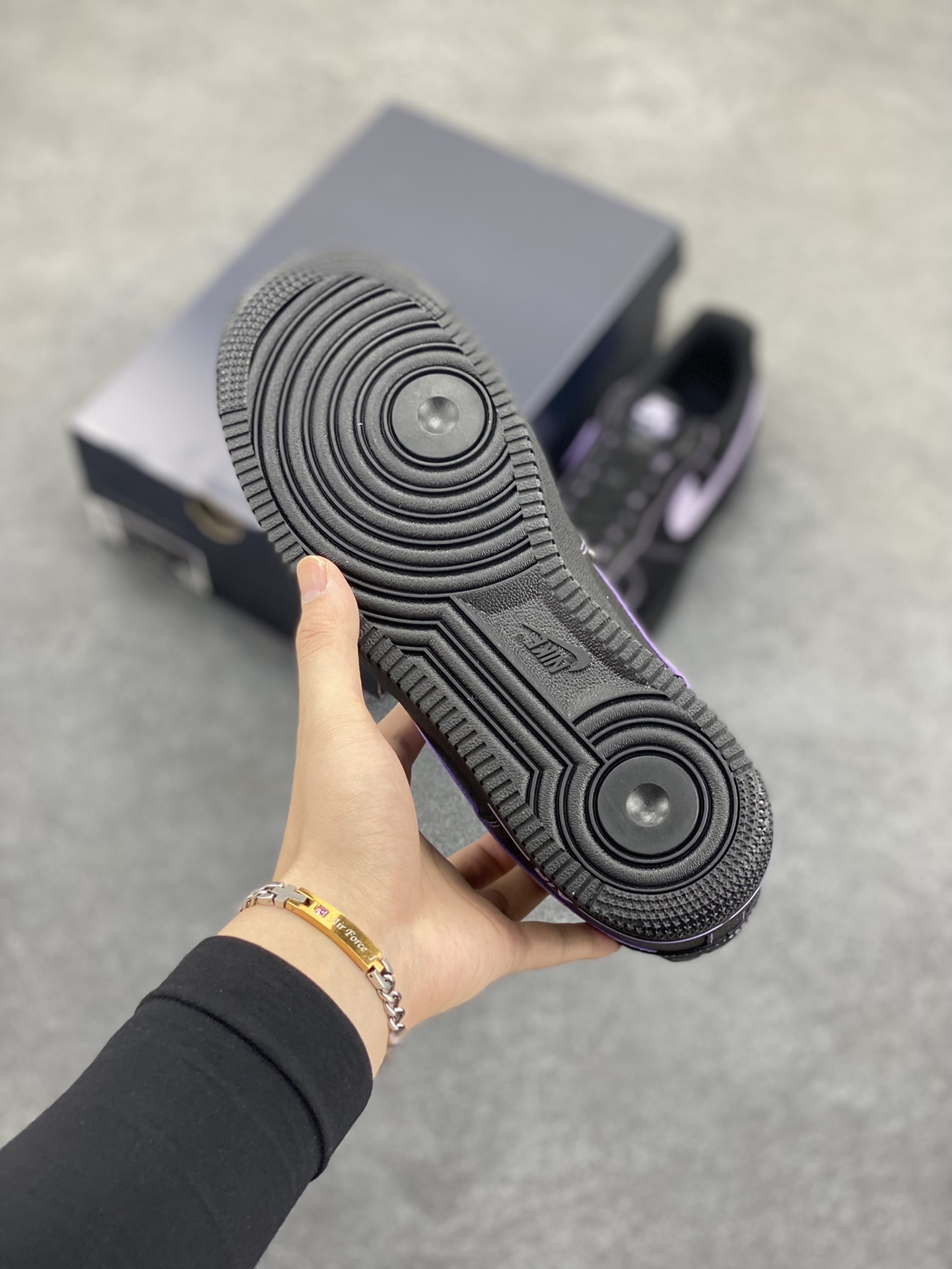 图片[5]-Nike Air Force 1 Low 黑紫 原楦头原纸板 打造纯正空军版型 专注外贸渠道 全掌内置蜂窝气垫 原盒配件 原厂中底钢印、拉帮完美 货号：HQ2037-001 尺码：36 36.5 37.5 38 38.5 39 40 40.5 41 42 42.5 43 44 44.5 45-选品中心