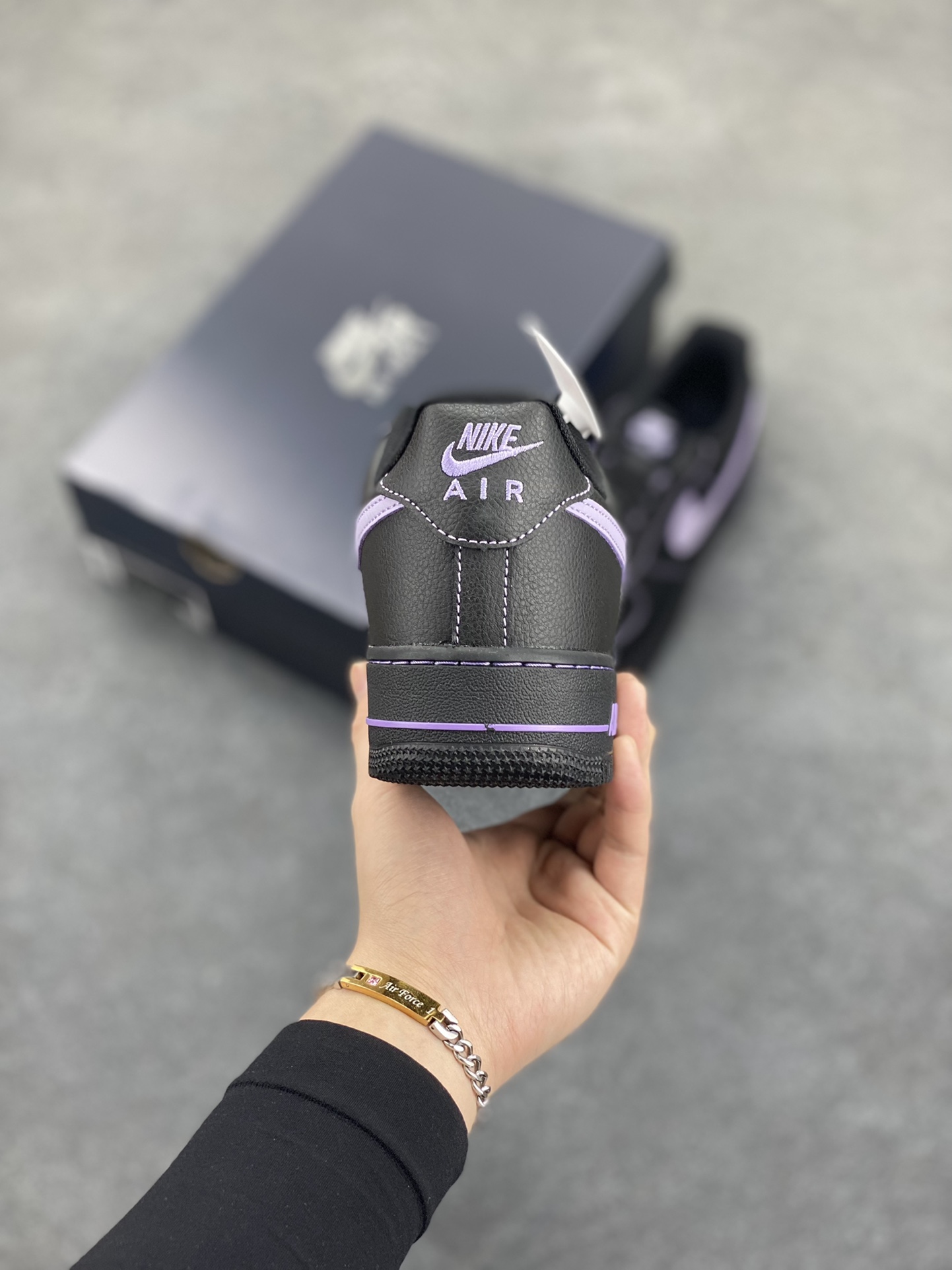 图片[4]-Nike Air Force 1 Low 黑紫 原楦头原纸板 打造纯正空军版型 专注外贸渠道 全掌内置蜂窝气垫 原盒配件 原厂中底钢印、拉帮完美 货号：HQ2037-001 尺码：36 36.5 37.5 38 38.5 39 40 40.5 41 42 42.5 43 44 44.5 45-选品中心