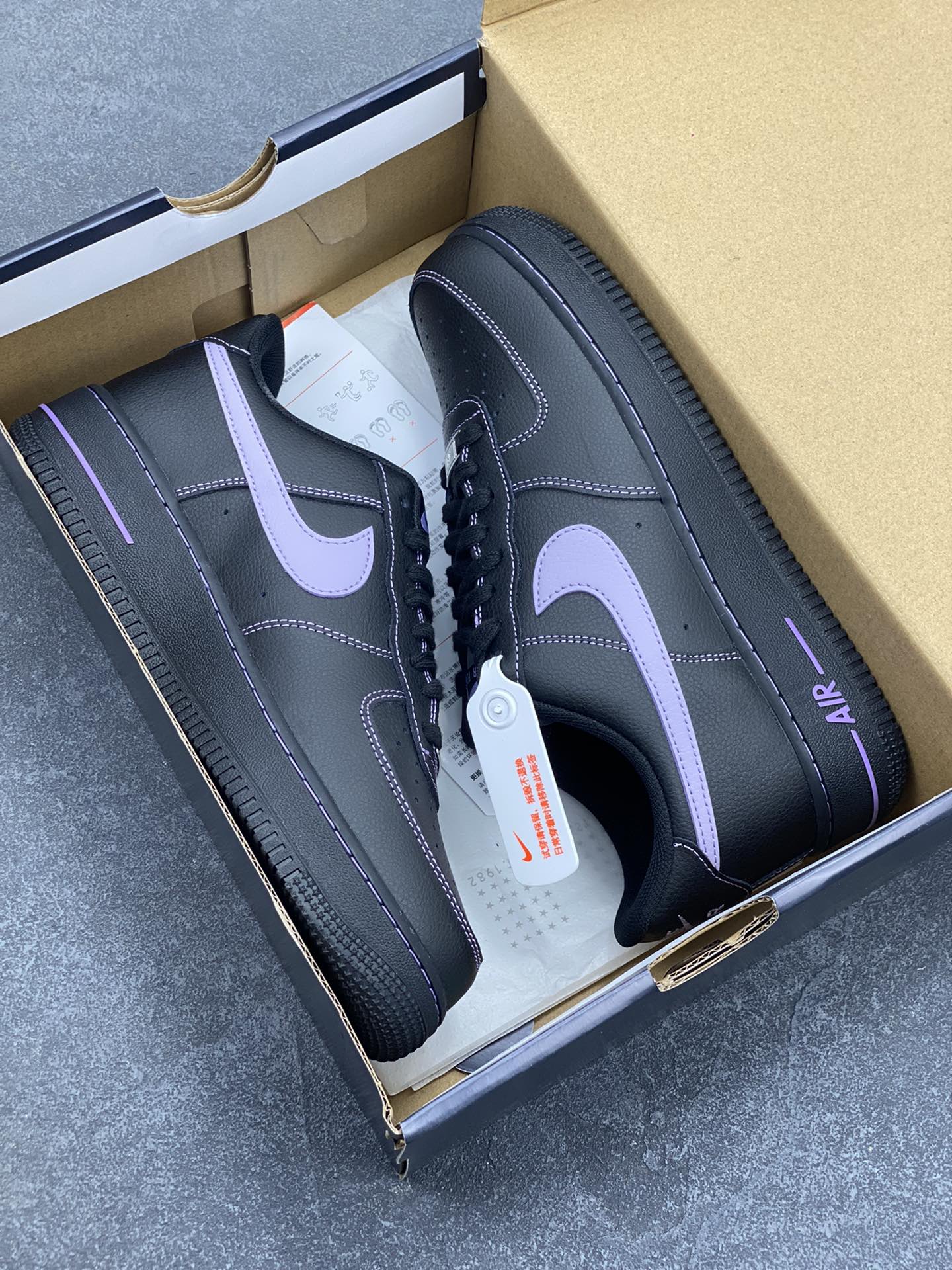 图片[9]-Nike Air Force 1 Low 黑紫 原楦头原纸板 打造纯正空军版型 专注外贸渠道 全掌内置蜂窝气垫 原盒配件 原厂中底钢印、拉帮完美 货号：HQ2037-001 尺码：36 36.5 37.5 38 38.5 39 40 40.5 41 42 42.5 43 44 44.5 45-选品中心