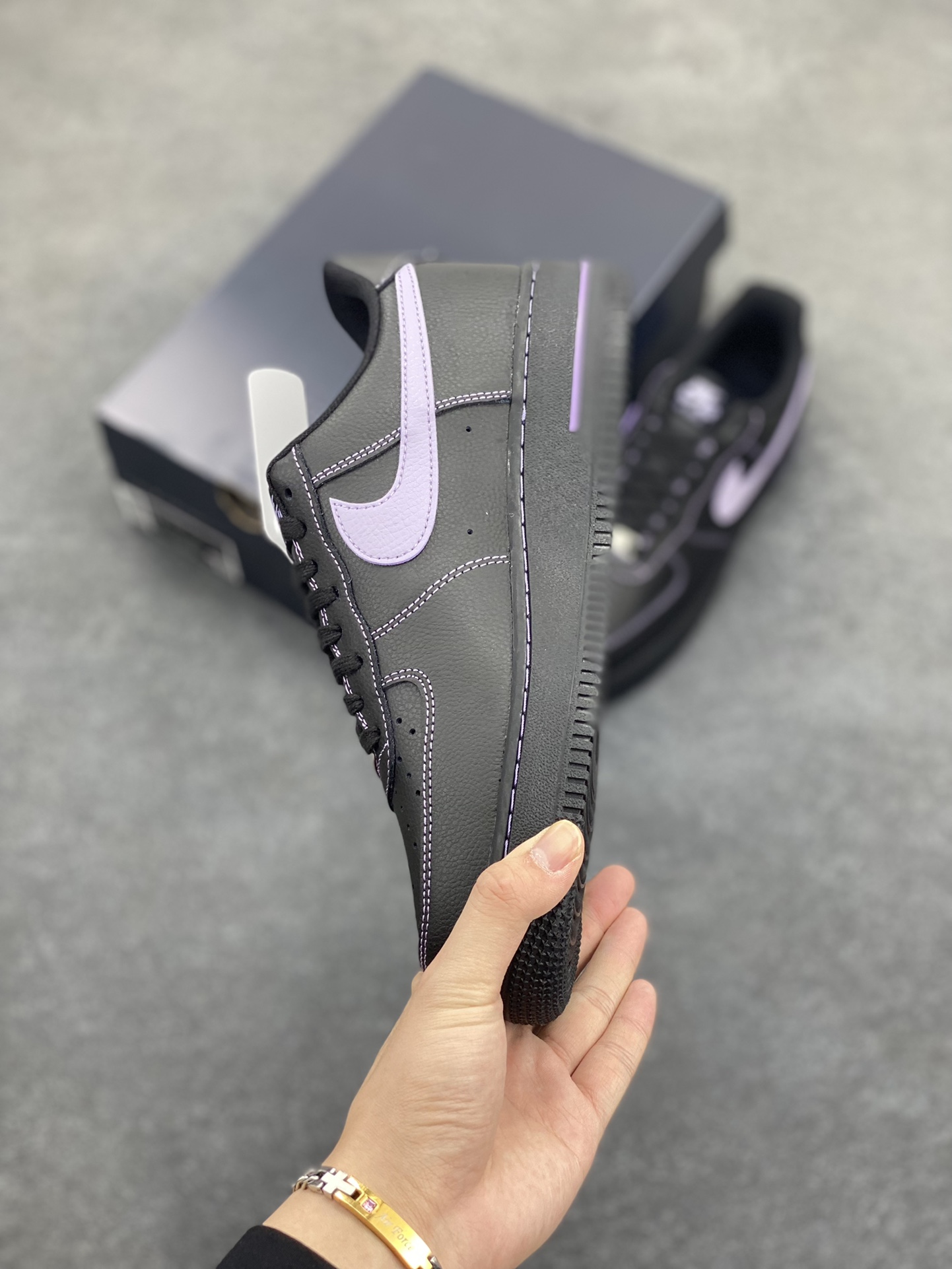 图片[3]-Nike Air Force 1 Low 黑紫 原楦头原纸板 打造纯正空军版型 专注外贸渠道 全掌内置蜂窝气垫 原盒配件 原厂中底钢印、拉帮完美 货号：HQ2037-001 尺码：36 36.5 37.5 38 38.5 39 40 40.5 41 42 42.5 43 44 44.5 45-选品中心
