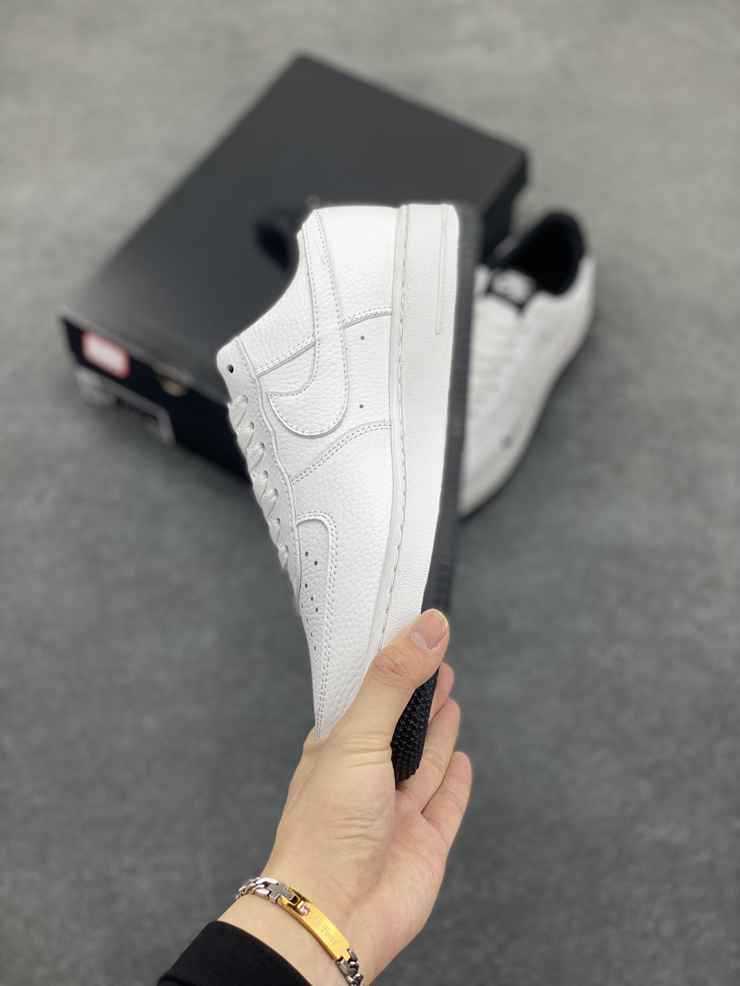 图片[3]-福利特价 Air Force 1\’ 07 白黑小勾 原楦头原纸板 打造纯正空军版型 专注外贸渠道 全掌内置蜂窝气垫 #原盒配件 原厂中底钢印、拉帮完美 货号：HM9483-101 尺码：36 36.5 37.5 38 38.5 39 40 40.5 41 42 42.5 43 44 44.5 45-选品中心