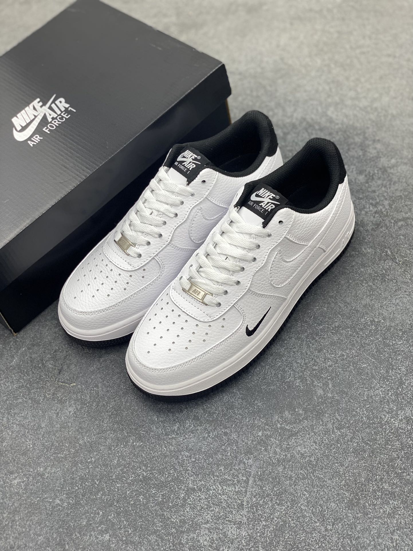 图片[8]-福利特价 Air Force 1\’ 07 白黑小勾 原楦头原纸板 打造纯正空军版型 专注外贸渠道 全掌内置蜂窝气垫 #原盒配件 原厂中底钢印、拉帮完美 货号：HM9483-101 尺码：36 36.5 37.5 38 38.5 39 40 40.5 41 42 42.5 43 44 44.5 45-选品中心