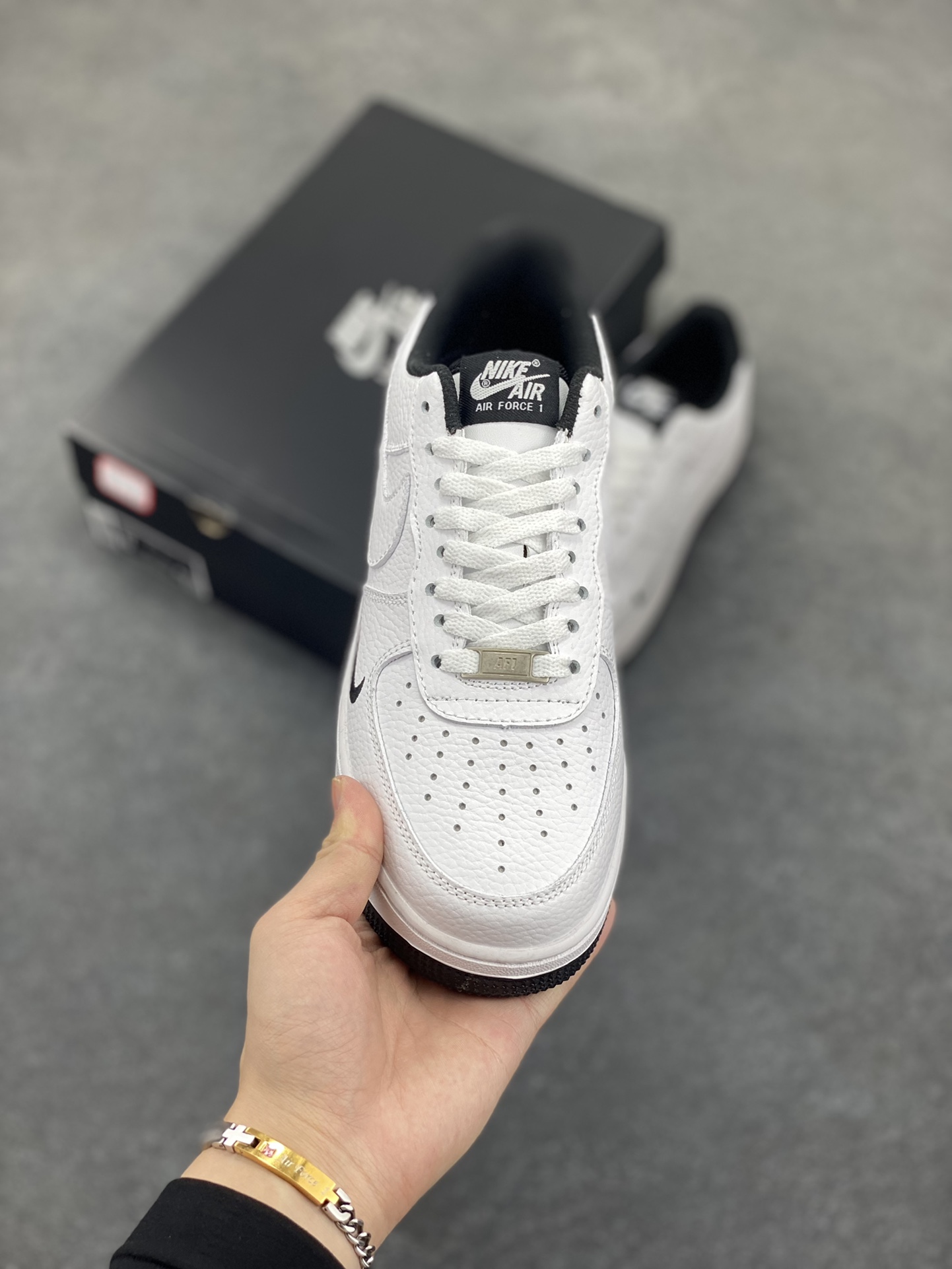 图片[2]-福利特价 Air Force 1\’ 07 白黑小勾 原楦头原纸板 打造纯正空军版型 专注外贸渠道 全掌内置蜂窝气垫 #原盒配件 原厂中底钢印、拉帮完美 货号：HM9483-101 尺码：36 36.5 37.5 38 38.5 39 40 40.5 41 42 42.5 43 44 44.5 45-选品中心