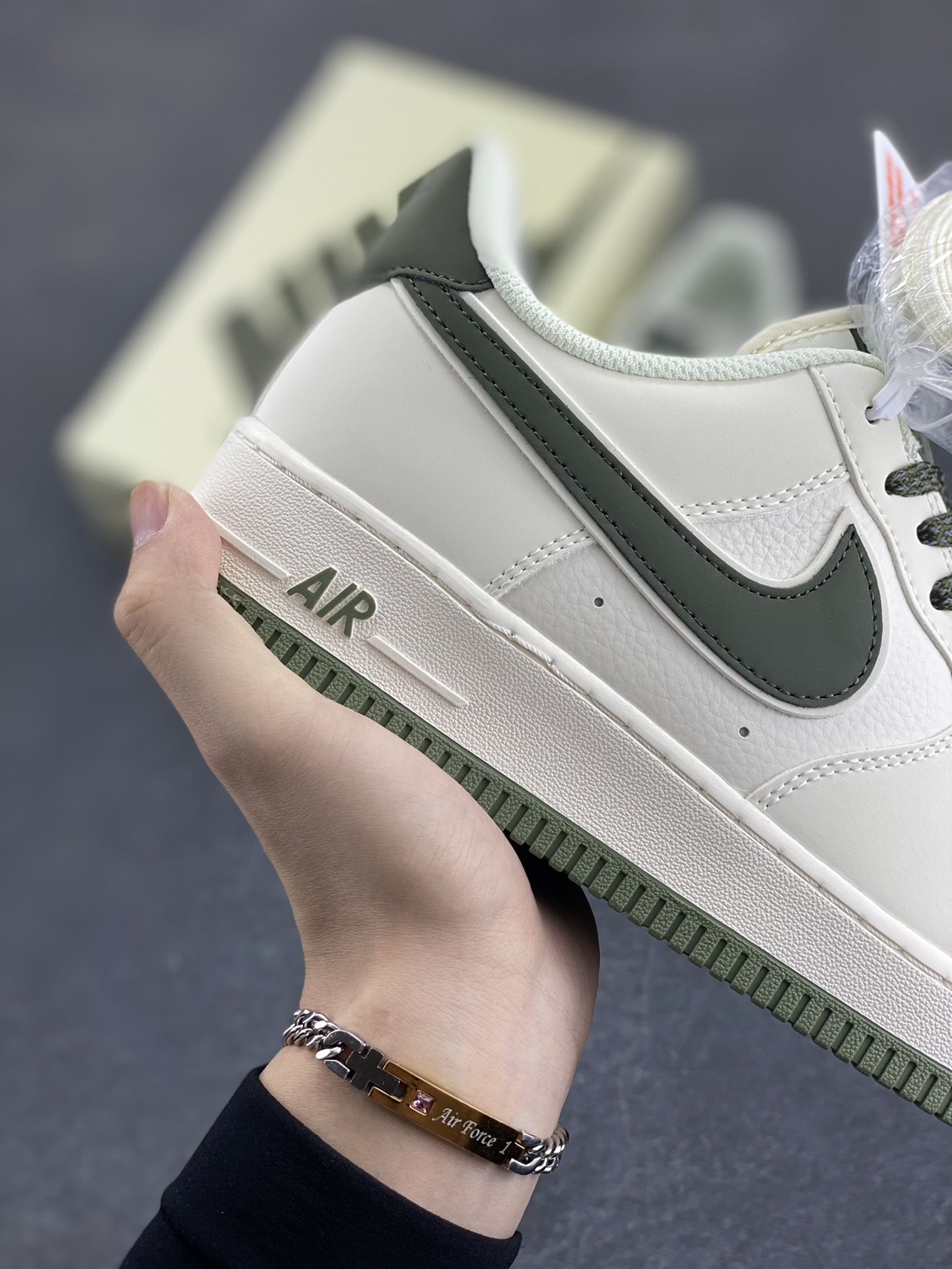 图片[6]-Nike Air Force 1 Low \’07 米军绿 满天星低帮空军一号休闲板鞋 客供高亮3m反光 定制头成皮料 定制鞋盒 原楦原纸板 纯正版型 内置全掌气垫 货号：GL6835-008 尺码：36 36.5 37.5 38 38.5 39 40 40.5 41 42 42.5 43 44 44.5 45-选品中心