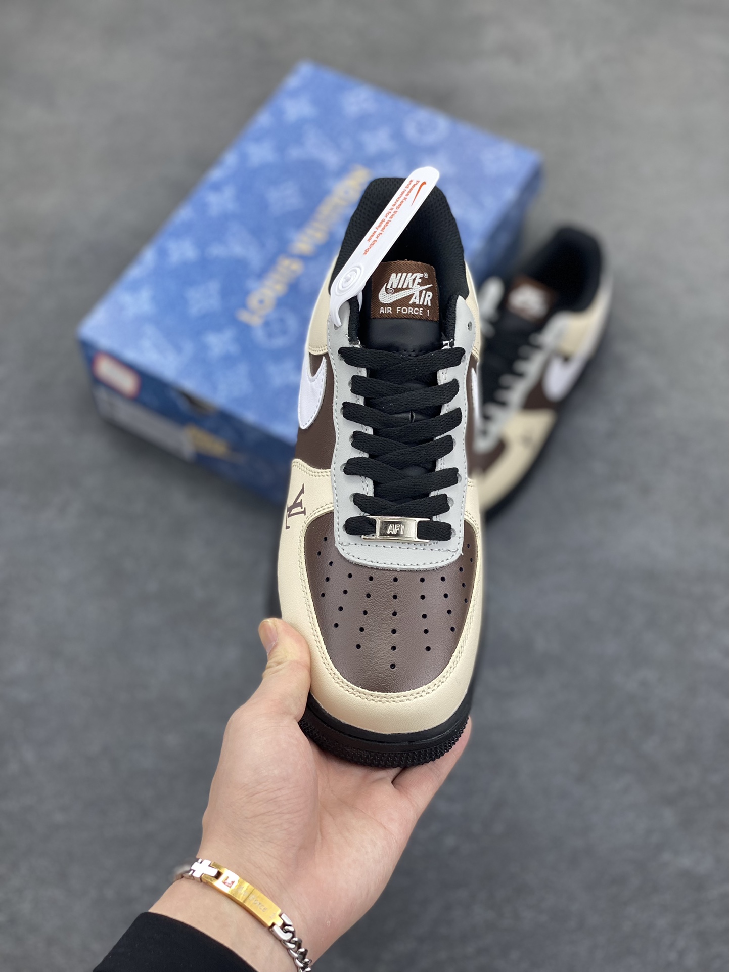 图片[2]-Nike Air Force 1 Low 空军一号低帮百搭休闲运动板鞋。柔软、弹性十足的缓震性能和出色的中底设计，横跨复古与现代的外型结合，造就出风靡全球三十多年的Force 1，直到今天还深受青睐。 货号：808788-625 尺码：36 36.5 37.5 38 38.5 39 40 40.5 41 42 42.5 43 44 44.5 45-选品中心
