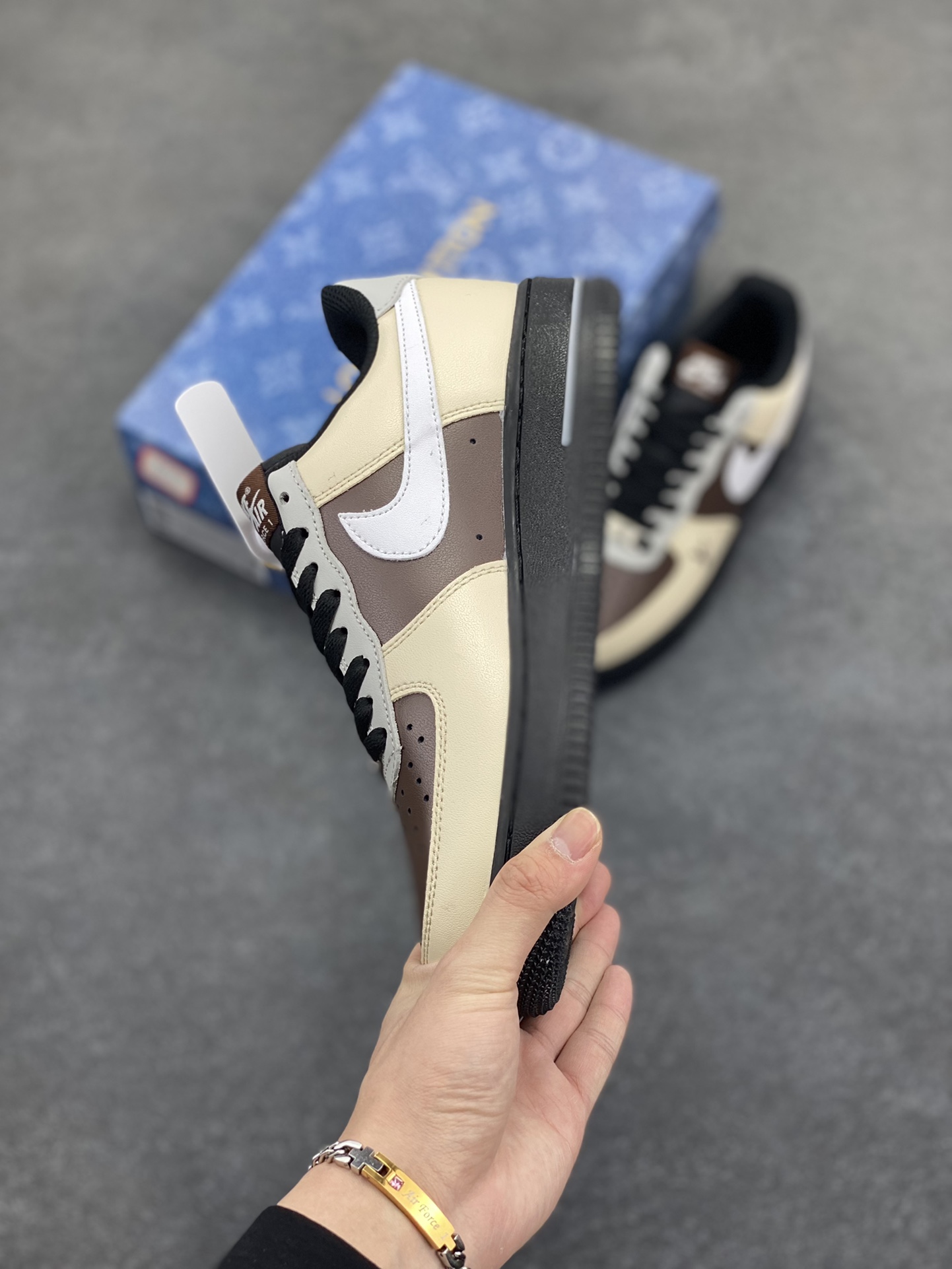 图片[3]-Nike Air Force 1 Low 空军一号低帮百搭休闲运动板鞋。柔软、弹性十足的缓震性能和出色的中底设计，横跨复古与现代的外型结合，造就出风靡全球三十多年的Force 1，直到今天还深受青睐。 货号：808788-625 尺码：36 36.5 37.5 38 38.5 39 40 40.5 41 42 42.5 43 44 44.5 45-选品中心