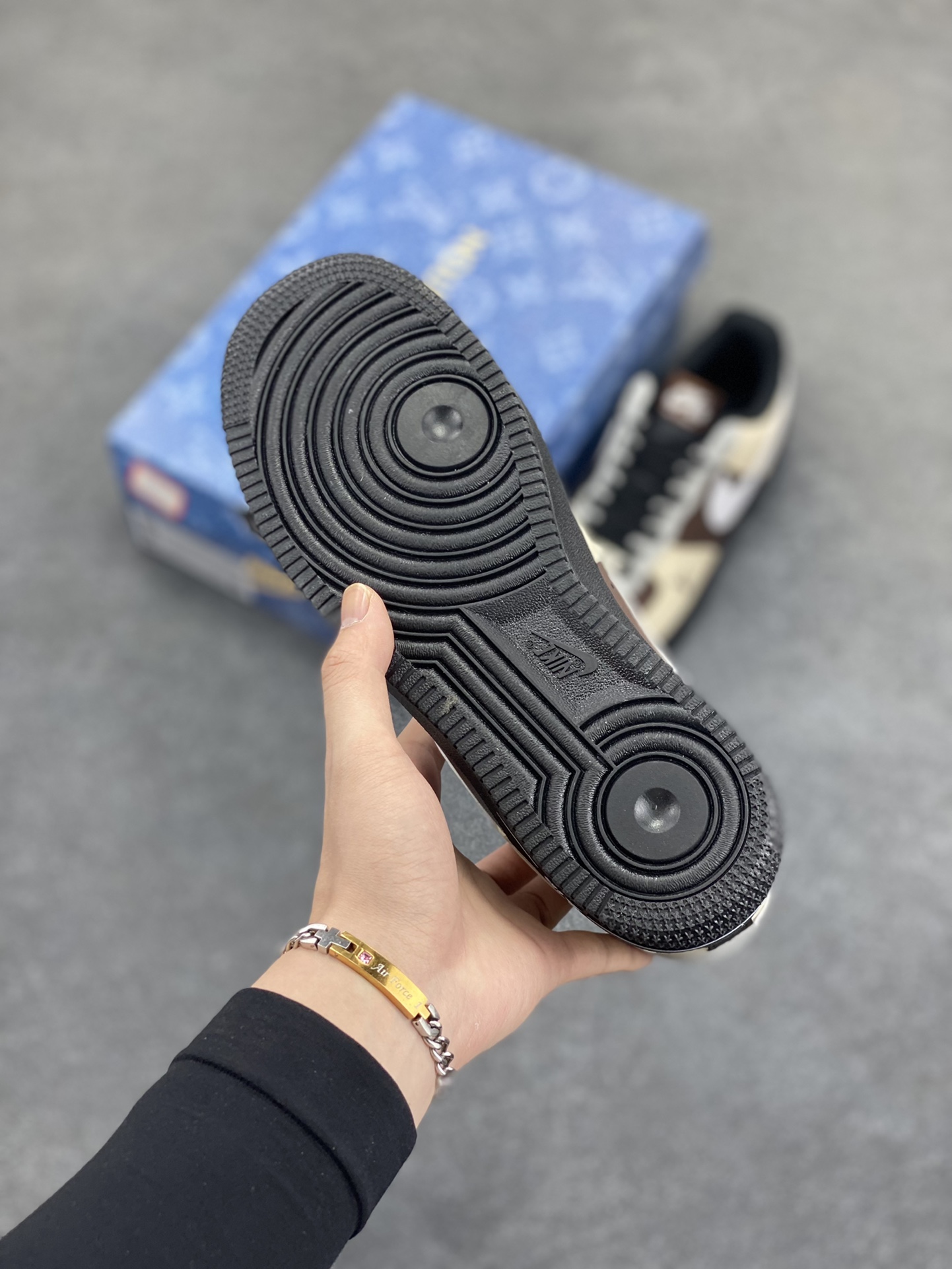 图片[5]-Nike Air Force 1 Low 空军一号低帮百搭休闲运动板鞋。柔软、弹性十足的缓震性能和出色的中底设计，横跨复古与现代的外型结合，造就出风靡全球三十多年的Force 1，直到今天还深受青睐。 货号：808788-625 尺码：36 36.5 37.5 38 38.5 39 40 40.5 41 42 42.5 43 44 44.5 45-选品中心